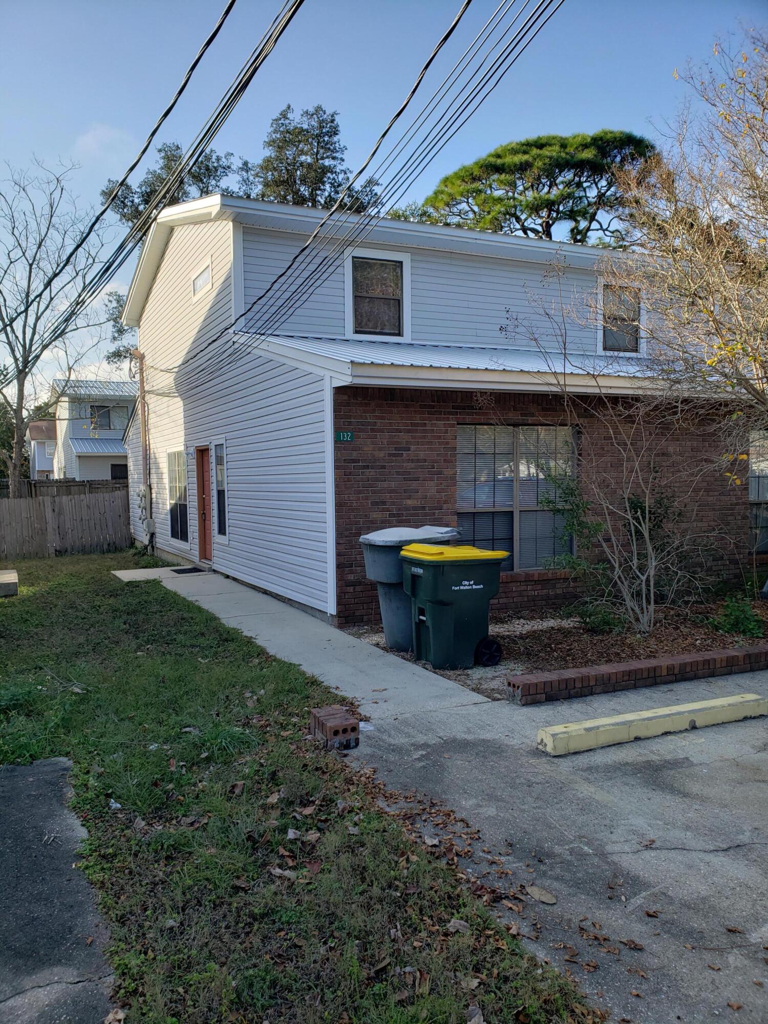 Great floor plan. Living room, dining area, kitchen, full bath and bedroom downstairs with large walk in closet. Master bedroom suit upstairs. ceramic tile and new carpet flooring. Two walk in closets up stairs.