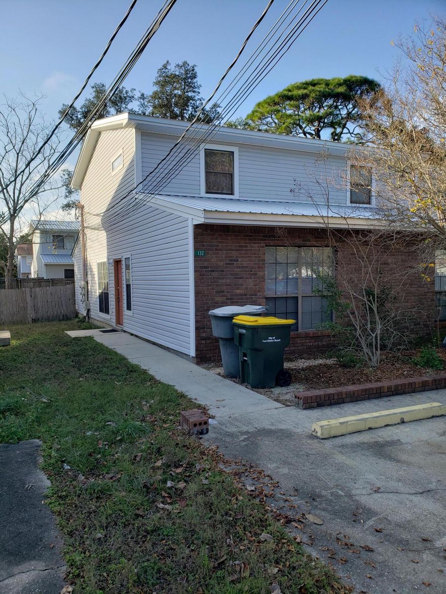 Great floor plan. Living room, dining area, kitchen, full bath and bedroom downstairs with large walk in closet. Master bedroom suit upstairs. ceramic tile and new carpet flooring. Two walk in closets up stairs.