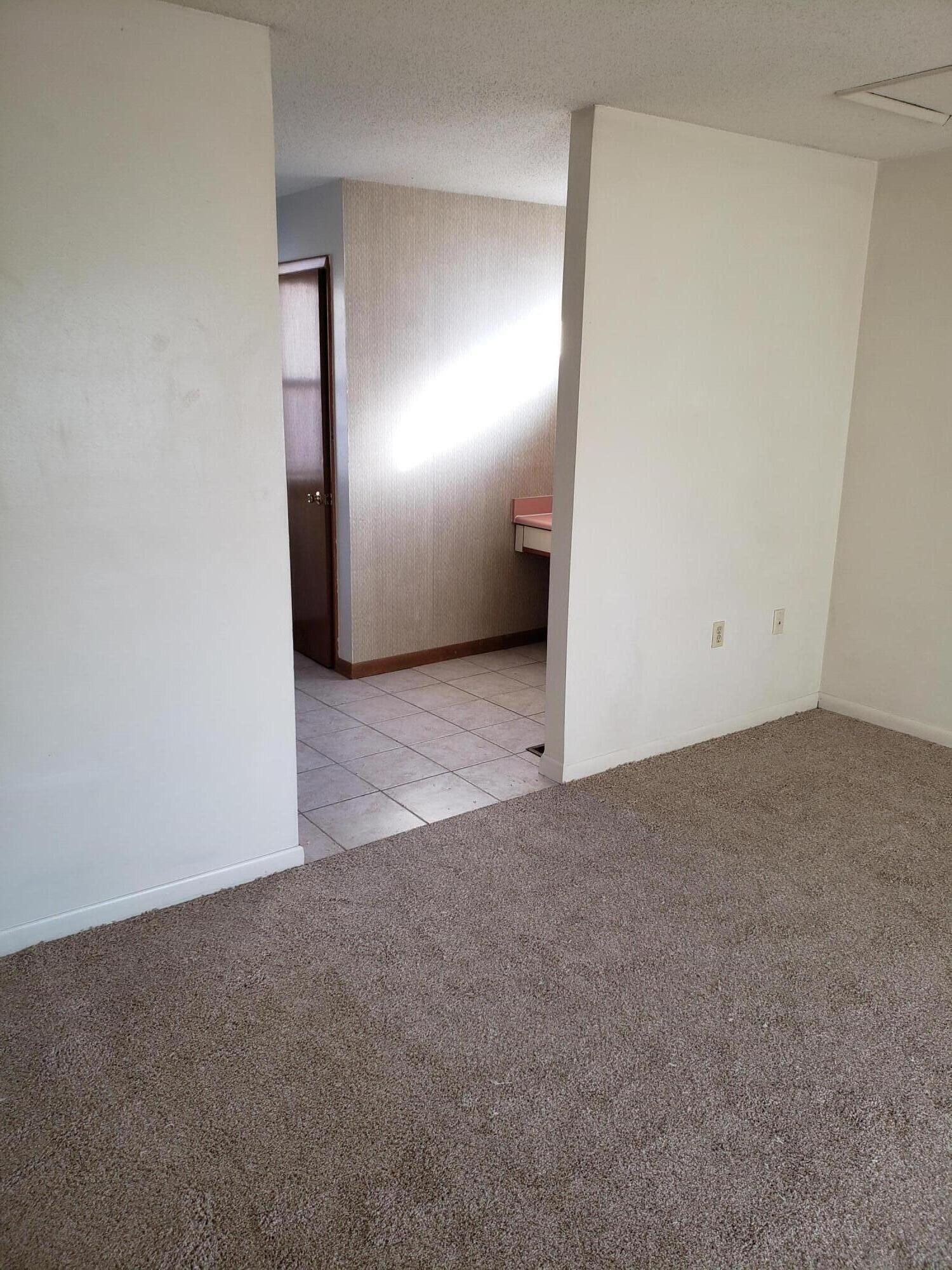 DOWNTOWNER - Residential Lease