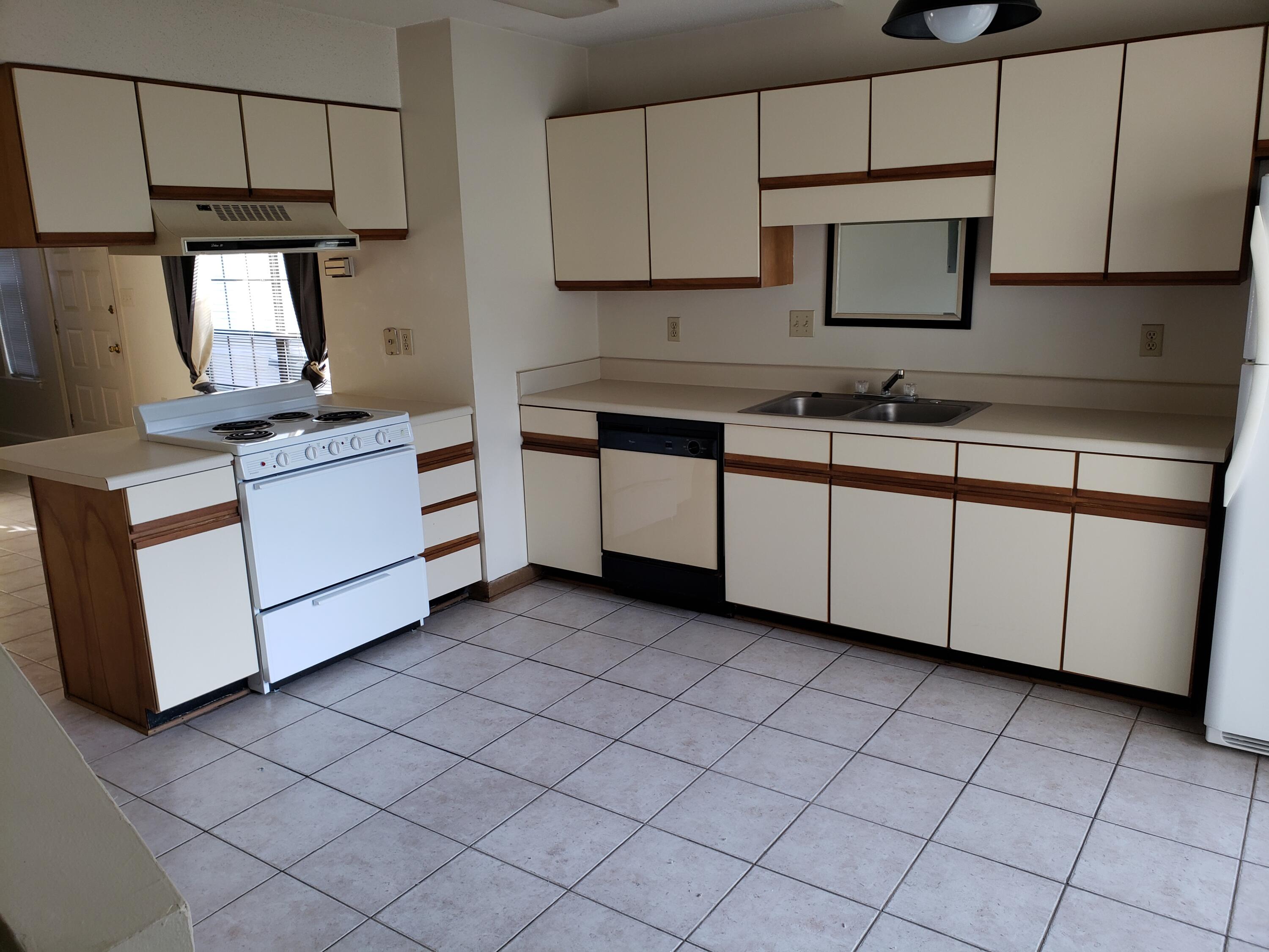 DOWNTOWNER - Residential Lease