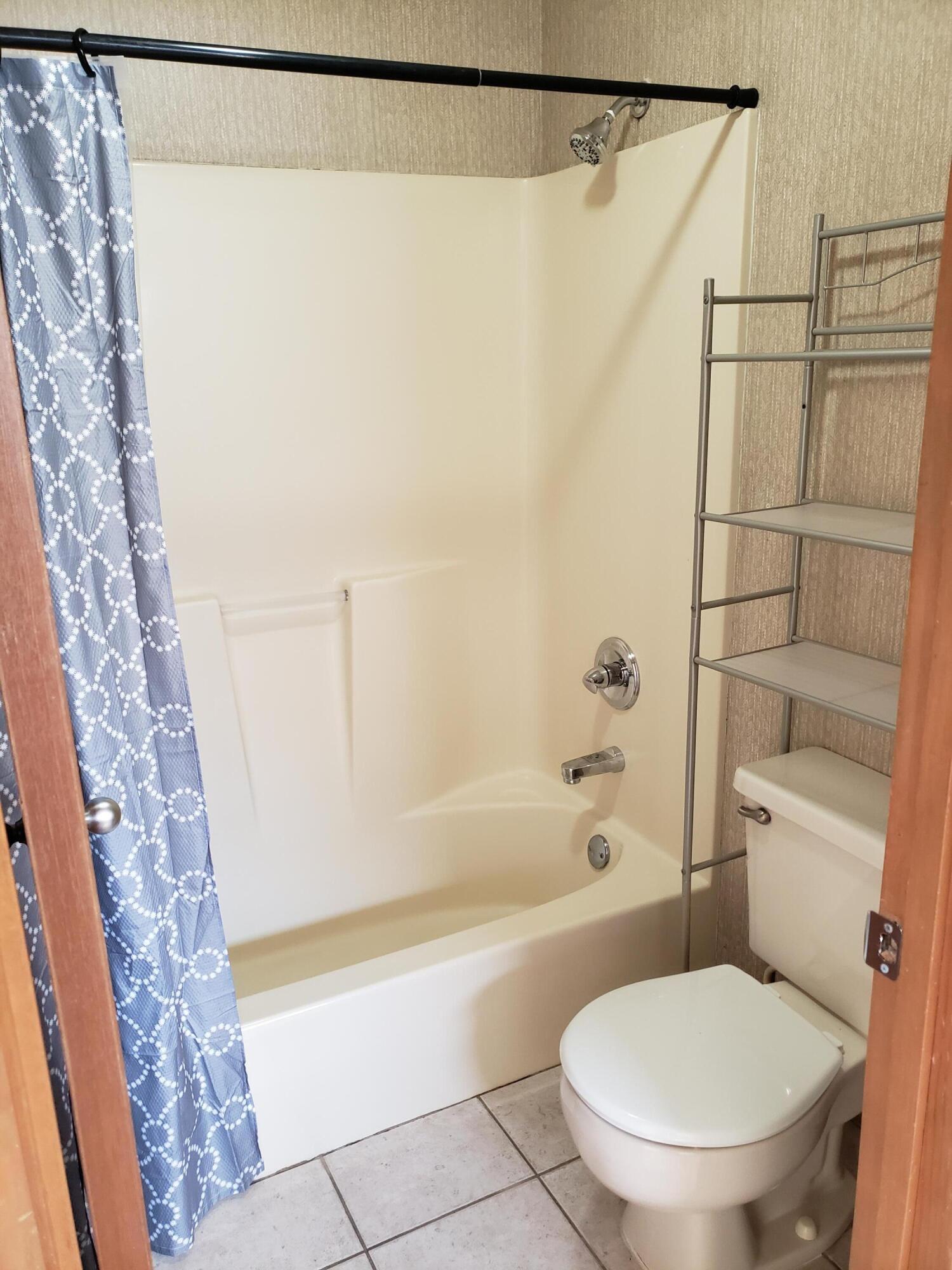 DOWNTOWNER - Residential Lease