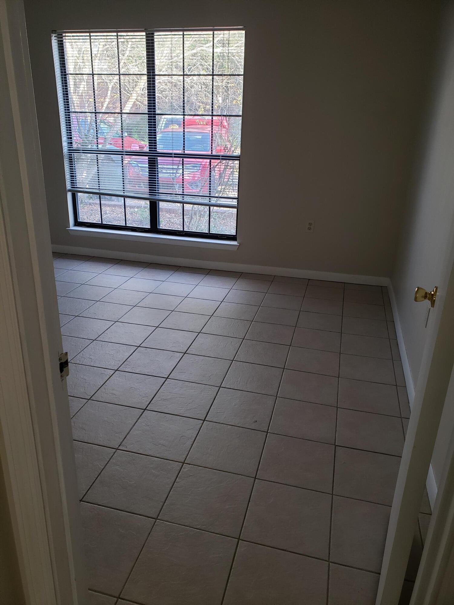 DOWNTOWNER - Residential Lease