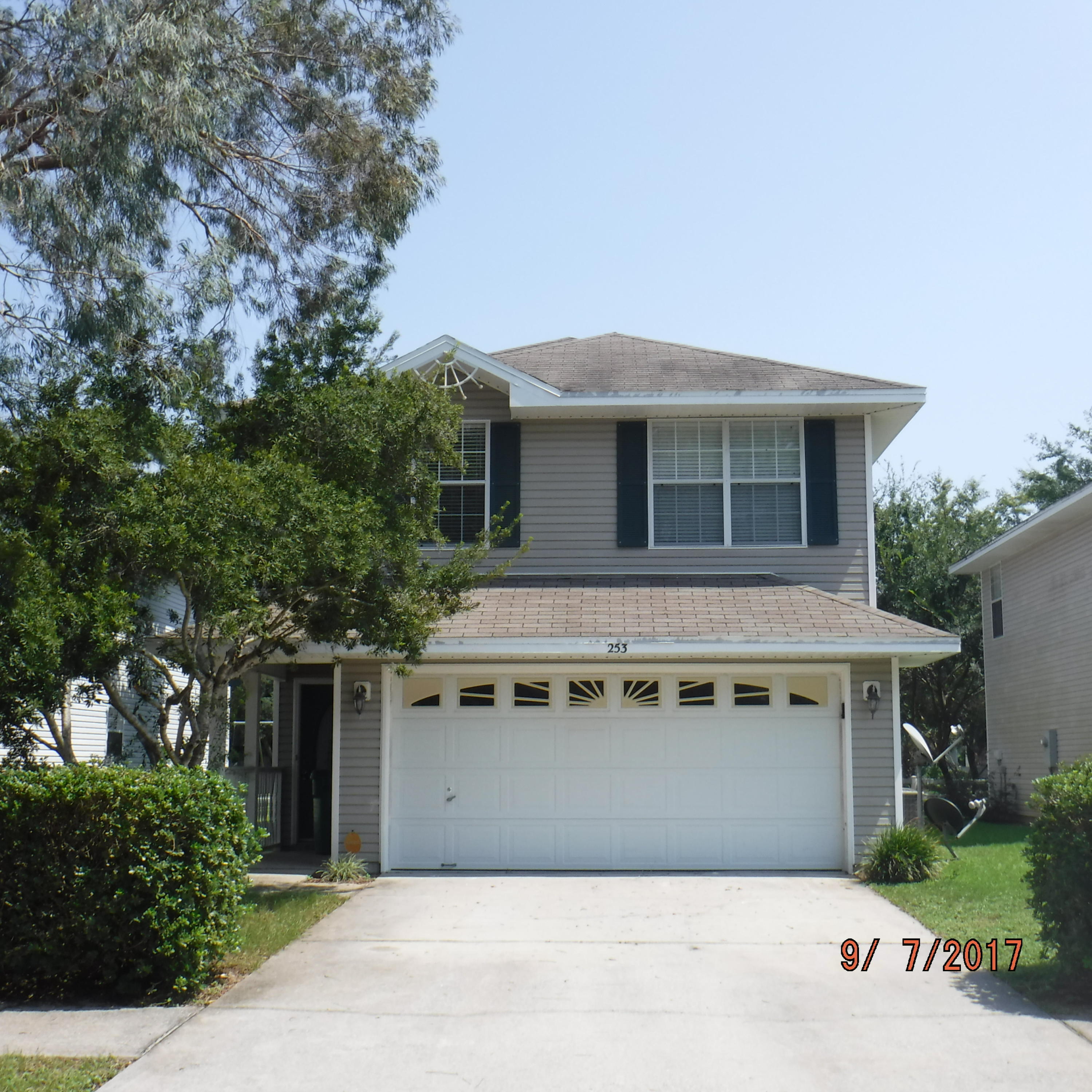 TWIN LAKES ESTATES - Residential Lease