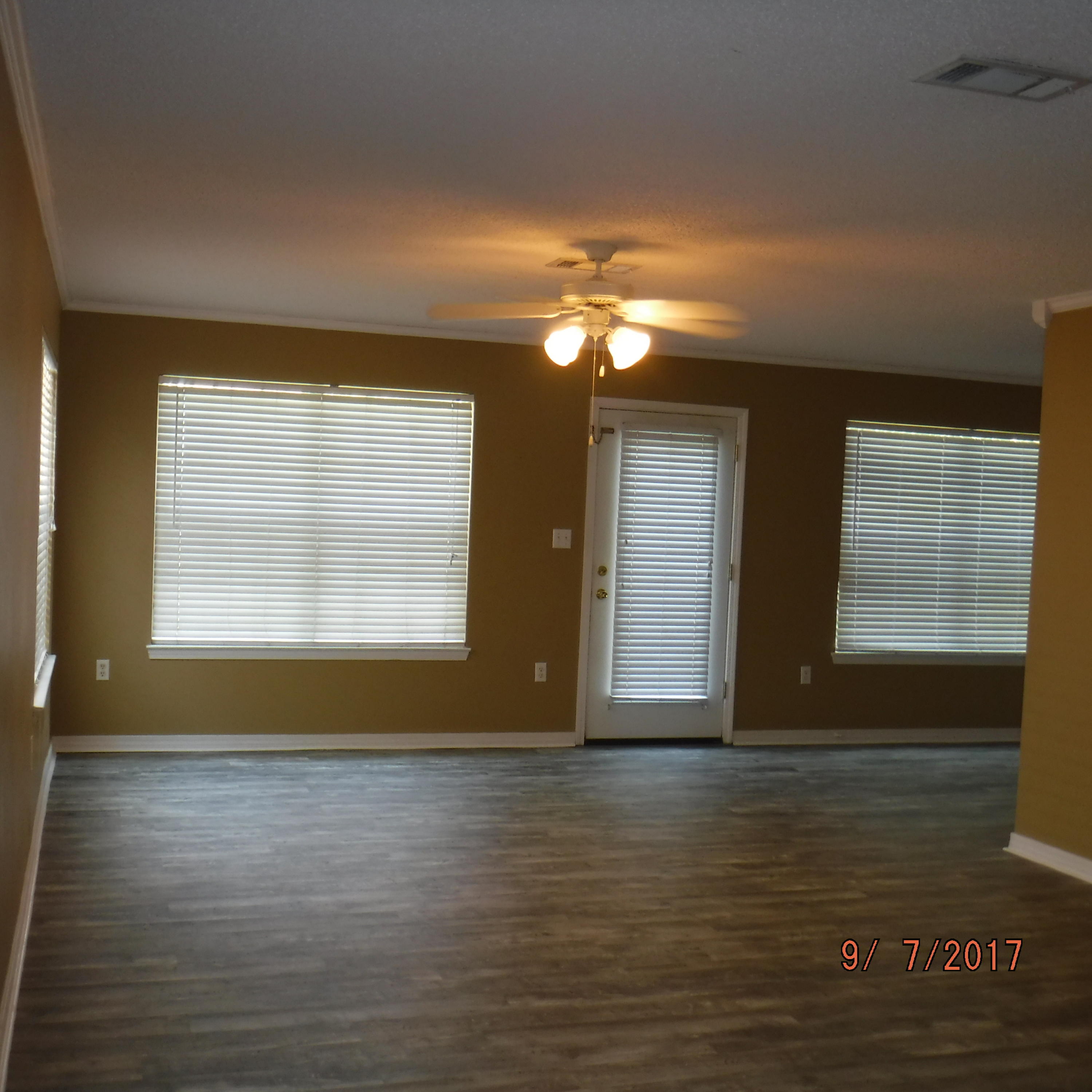 TWIN LAKES ESTATES - Residential Lease