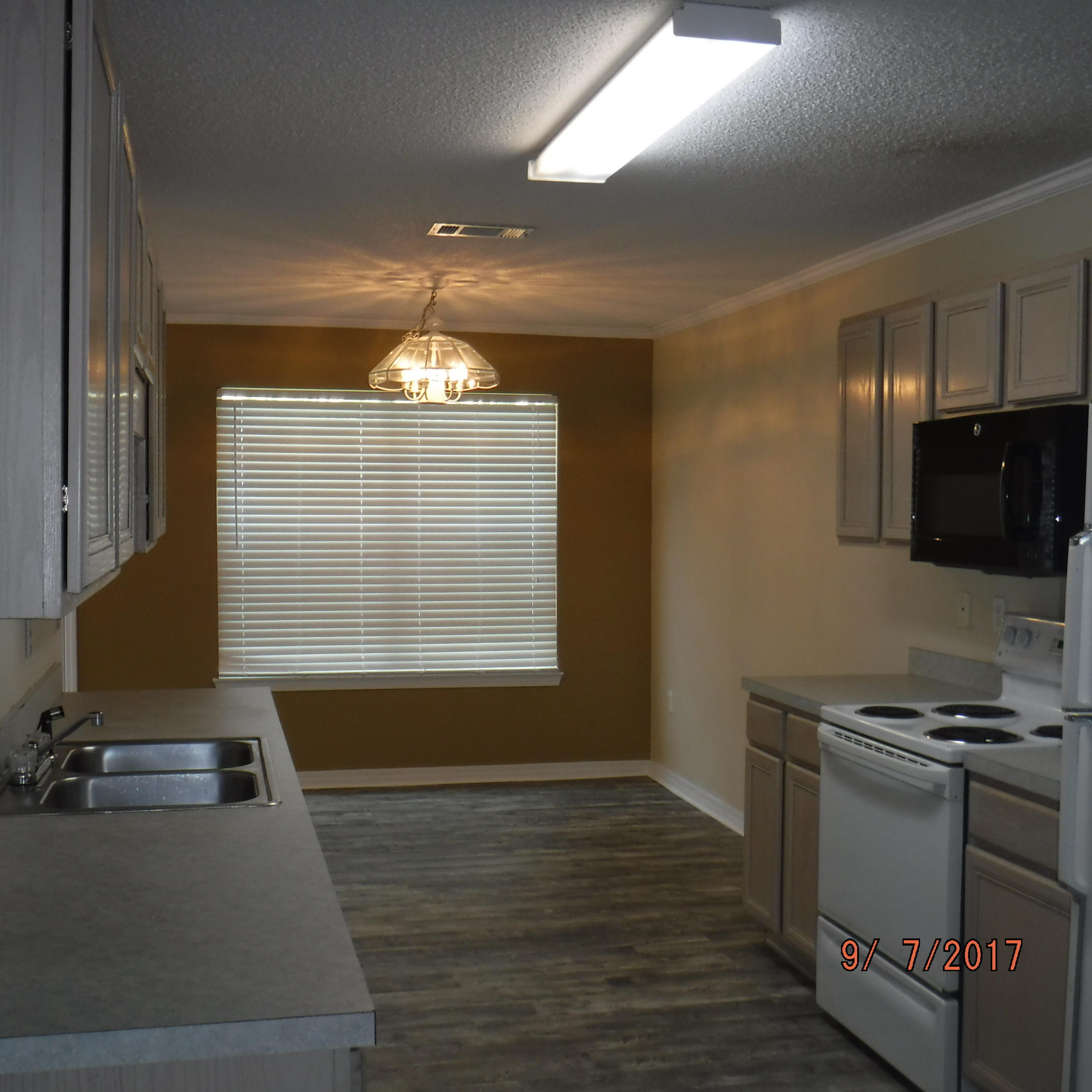 TWIN LAKES ESTATES - Residential Lease