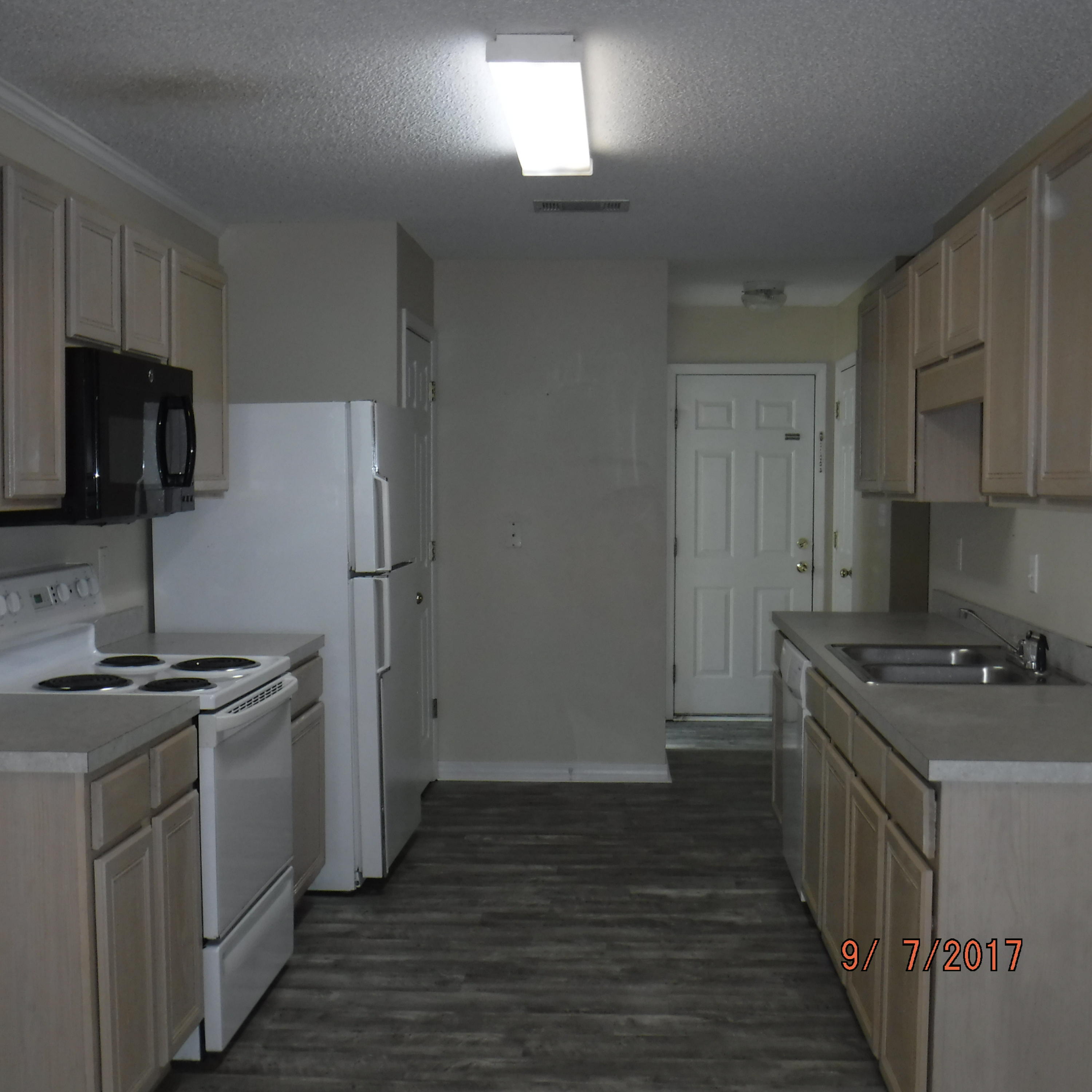 TWIN LAKES ESTATES - Residential Lease