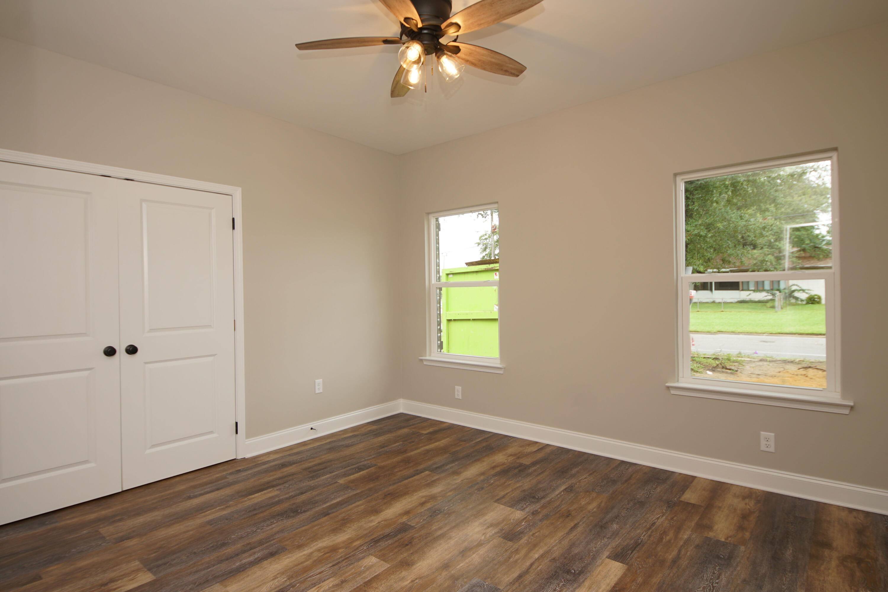 10th Add Elliotts Point - Residential