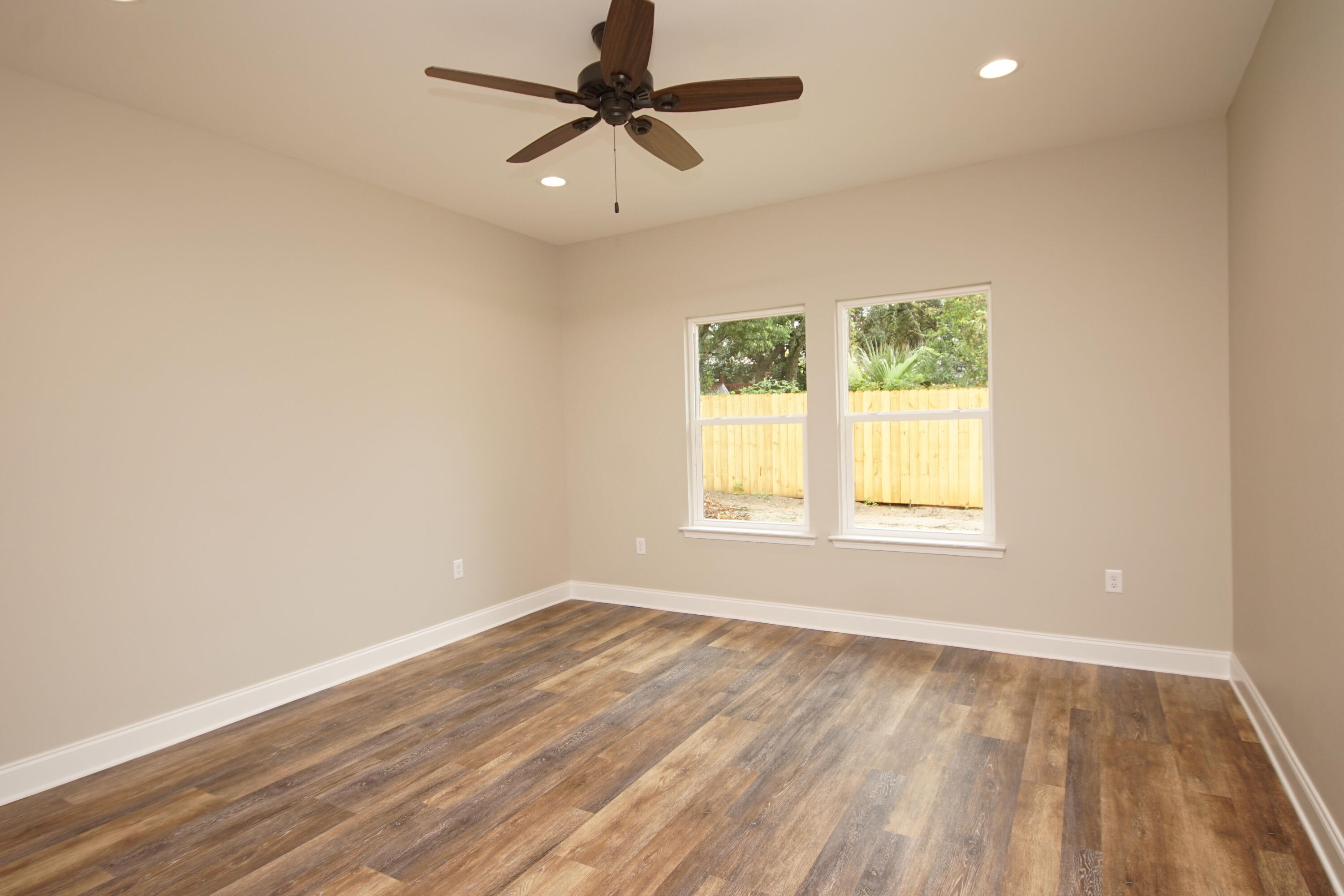 10th Add Elliotts Point - Residential