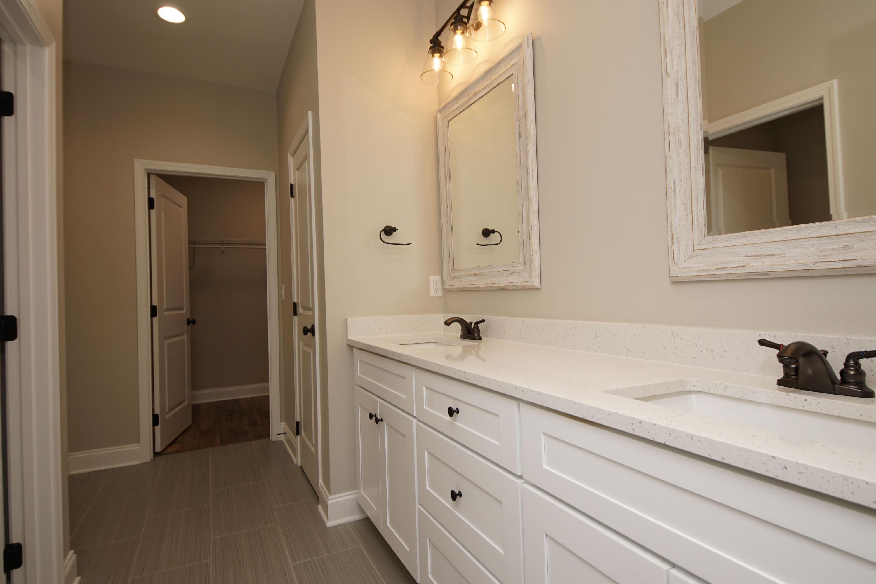 10th Add Elliotts Point - Residential