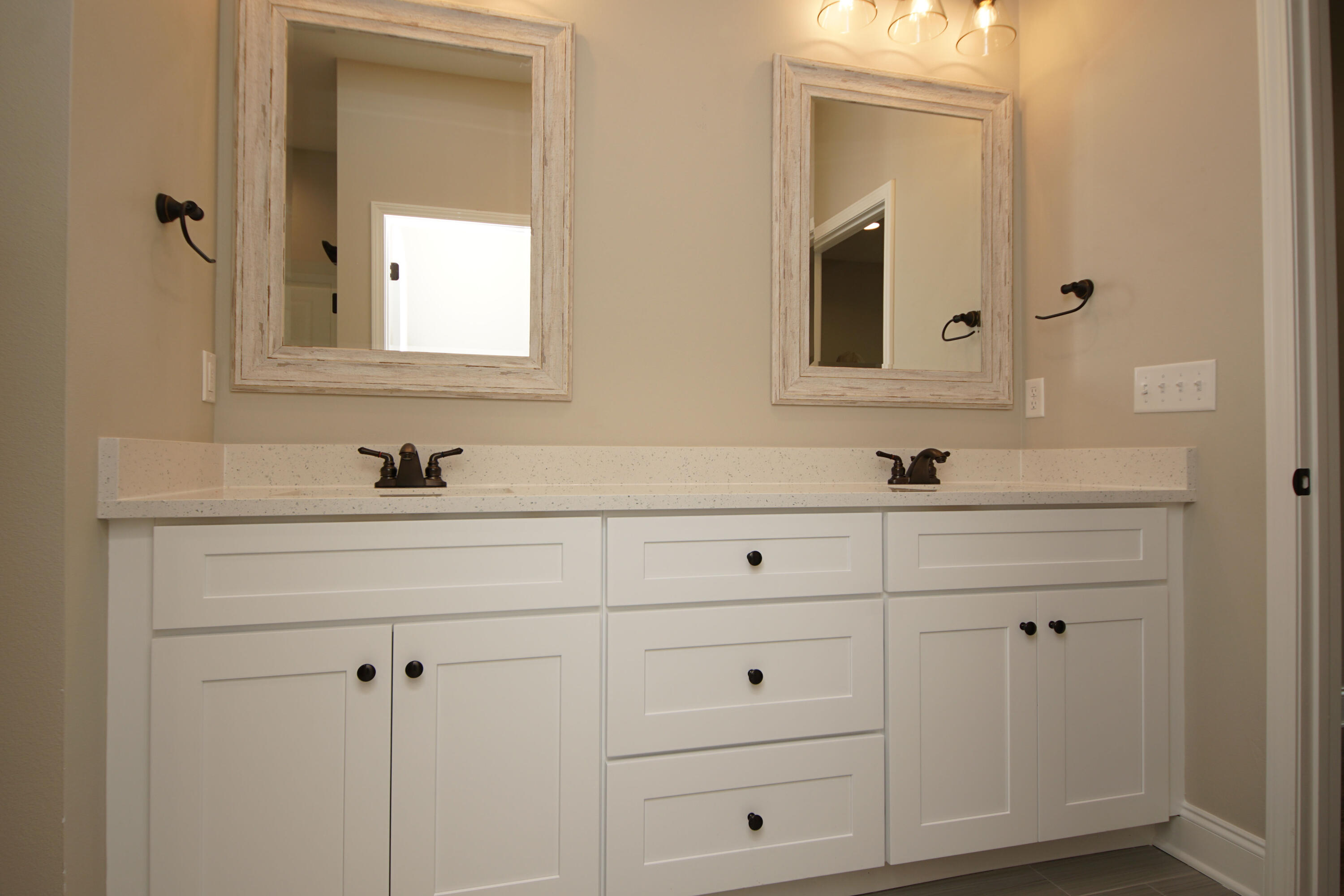 10th Add Elliotts Point - Residential