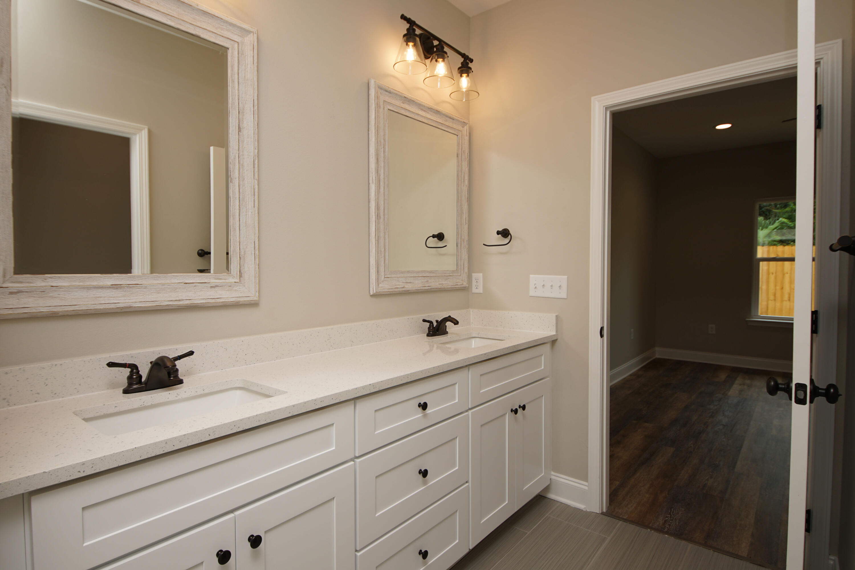 10th Add Elliotts Point - Residential