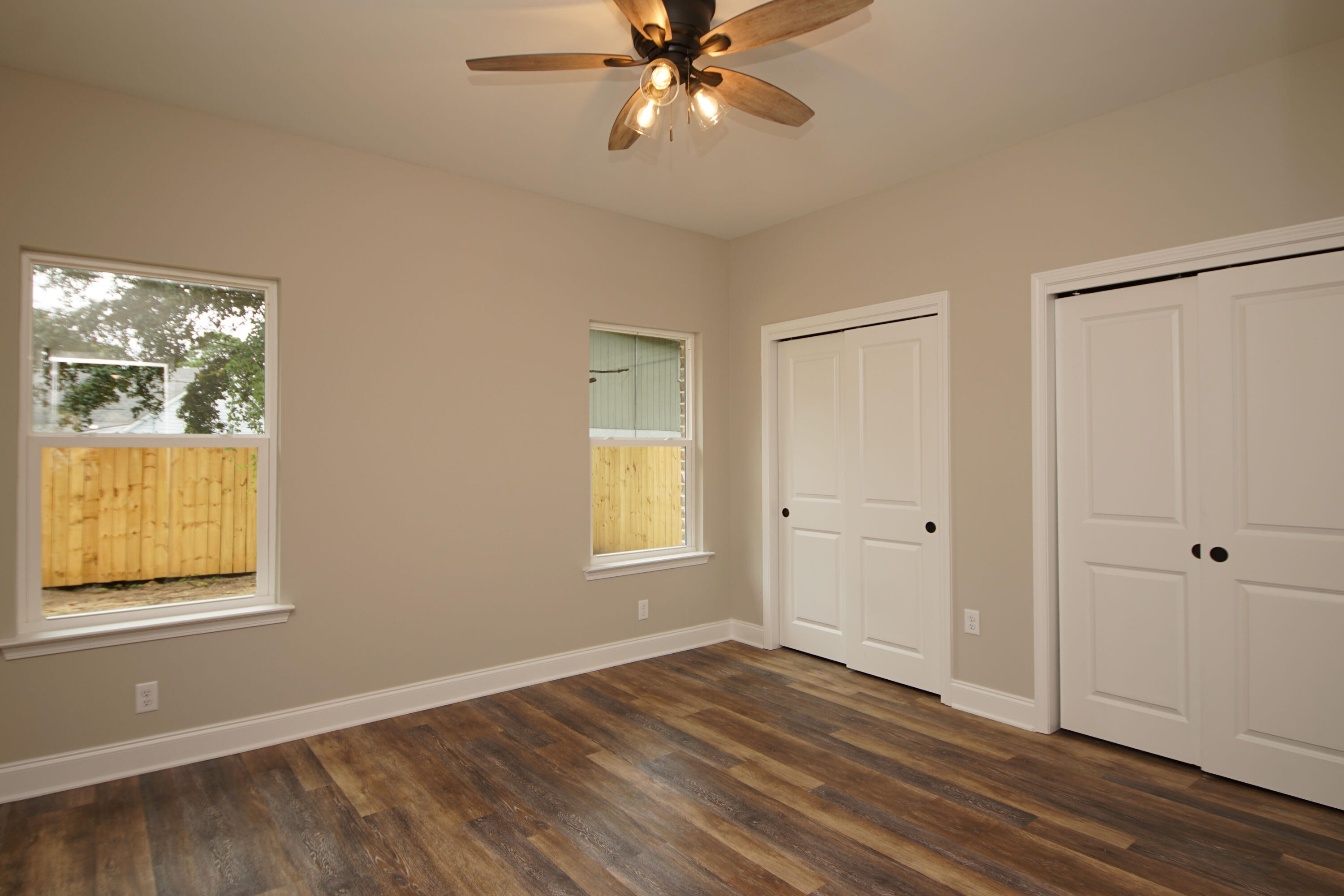 10th Add Elliotts Point - Residential