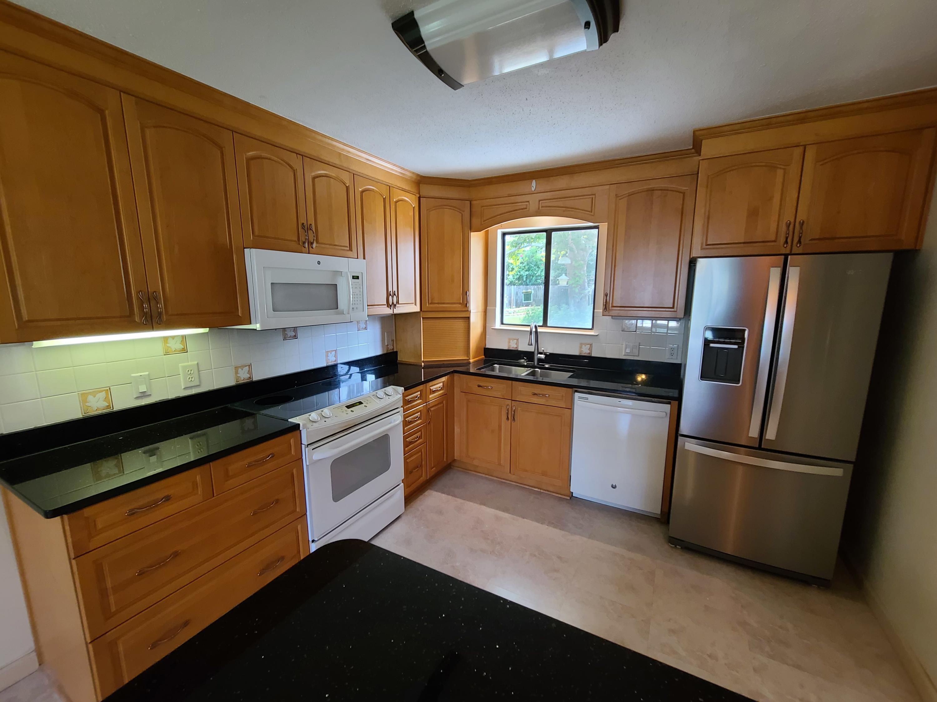 TIMBERLAKE ESTATES - Residential