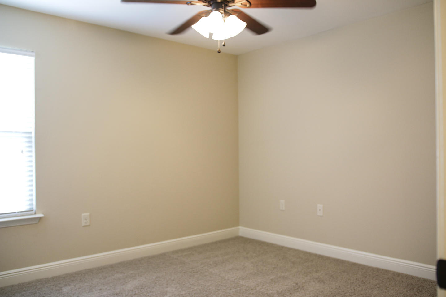 TRAILWOOD ESTATES - Residential Lease