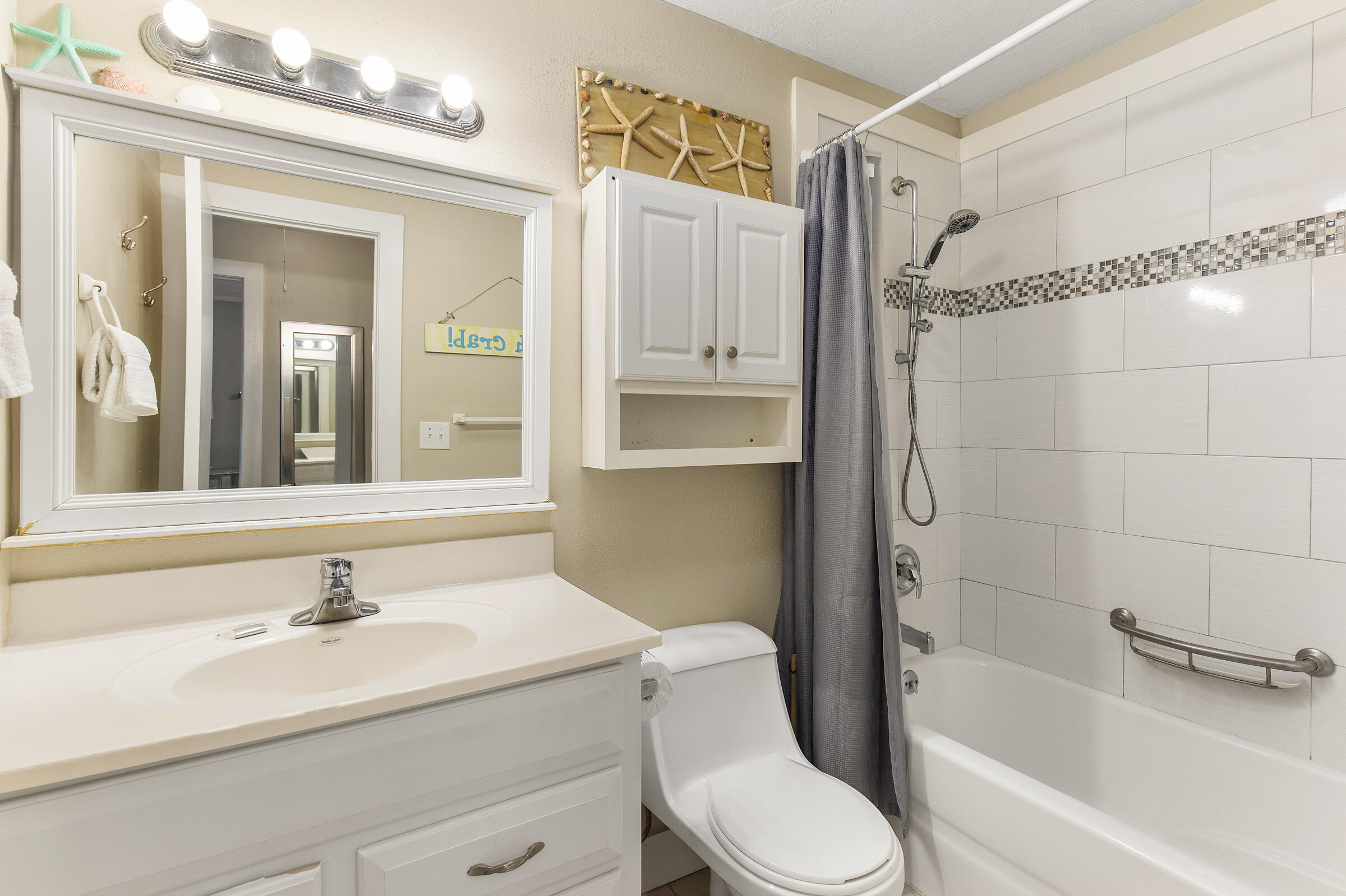 LEEWARD CONDO 2 - Residential