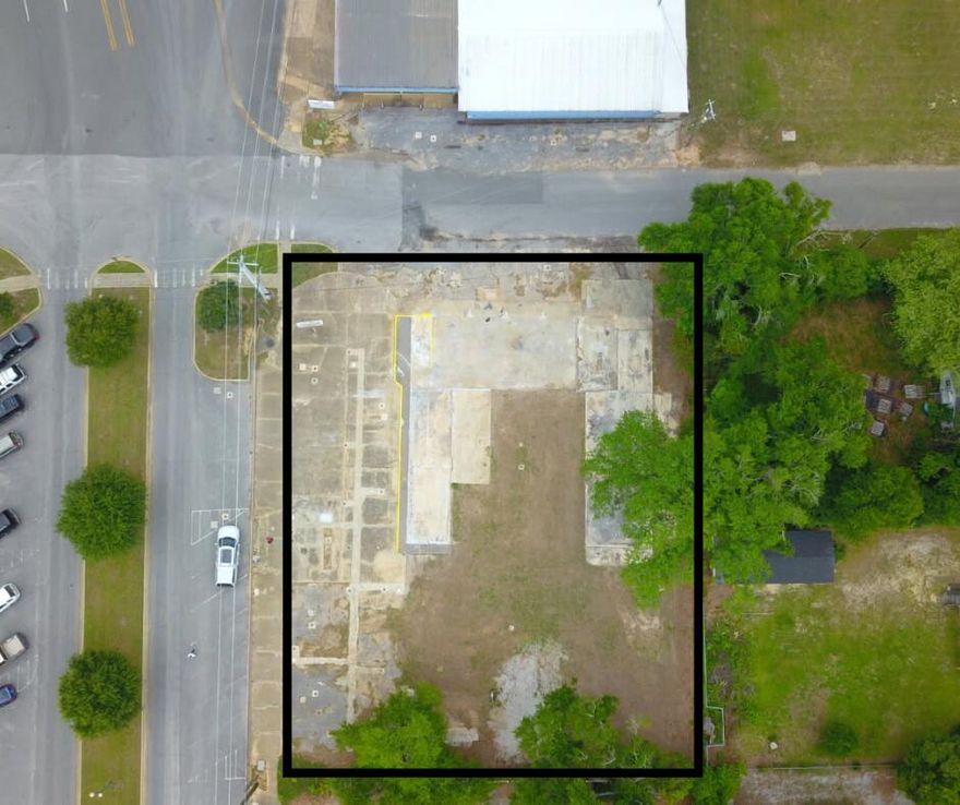 &#128640; Prime 0.44-acre commercial lot on bustling Main St in Crestview! Perfect for a vibrant food truck hub or retail/office space. High visibility, cleared and ready for your vision--create the next community hotspot! Contact the listing agent today.