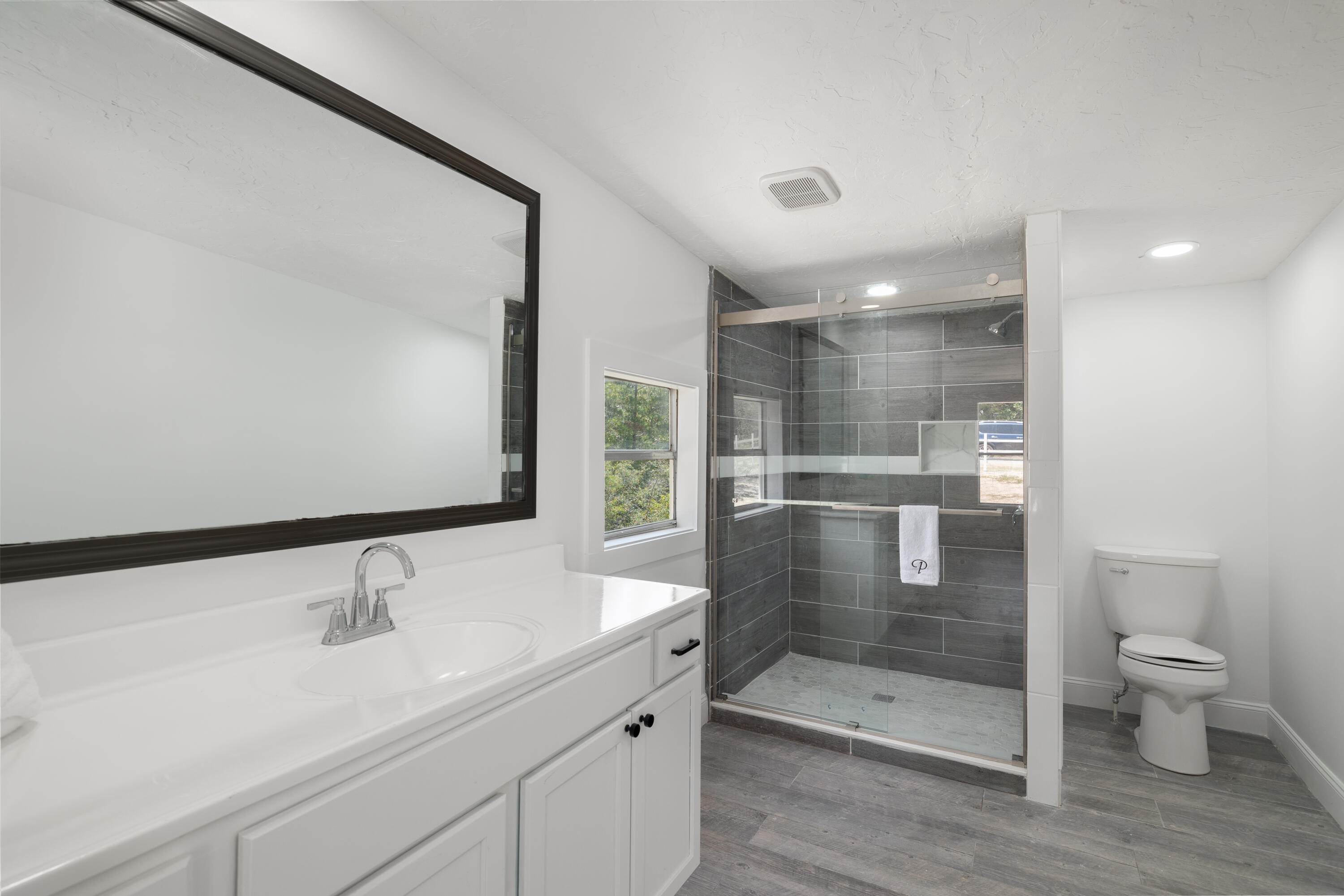 LOTS 138 BLK N JUNIPER LAKE EST UNIT 6 OF OAKWOOD HILLS PB 5-5 OR 3232-753 - Residential