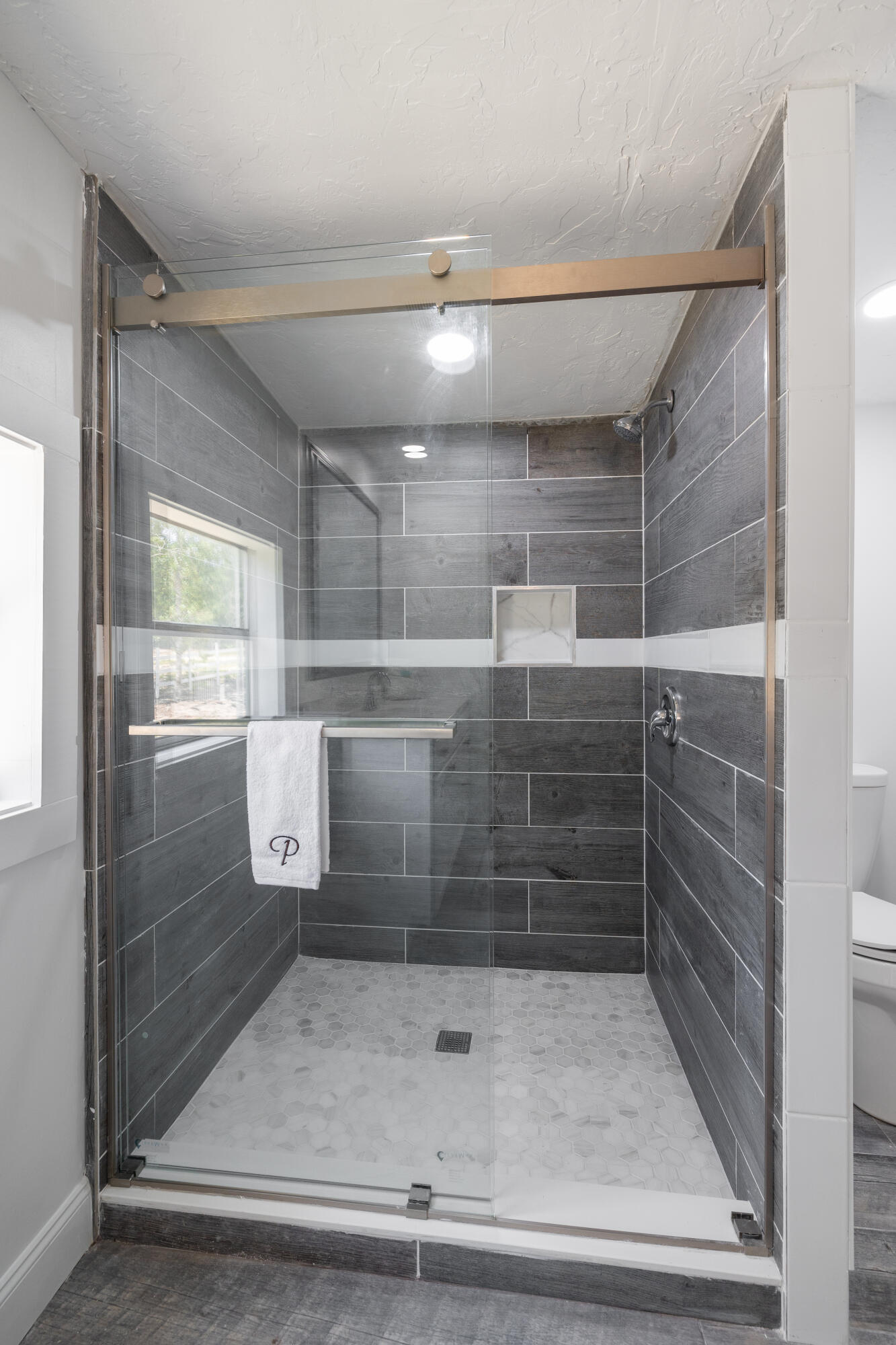 LOTS 138 BLK N JUNIPER LAKE EST UNIT 6 OF OAKWOOD HILLS PB 5-5 OR 3232-753 - Residential