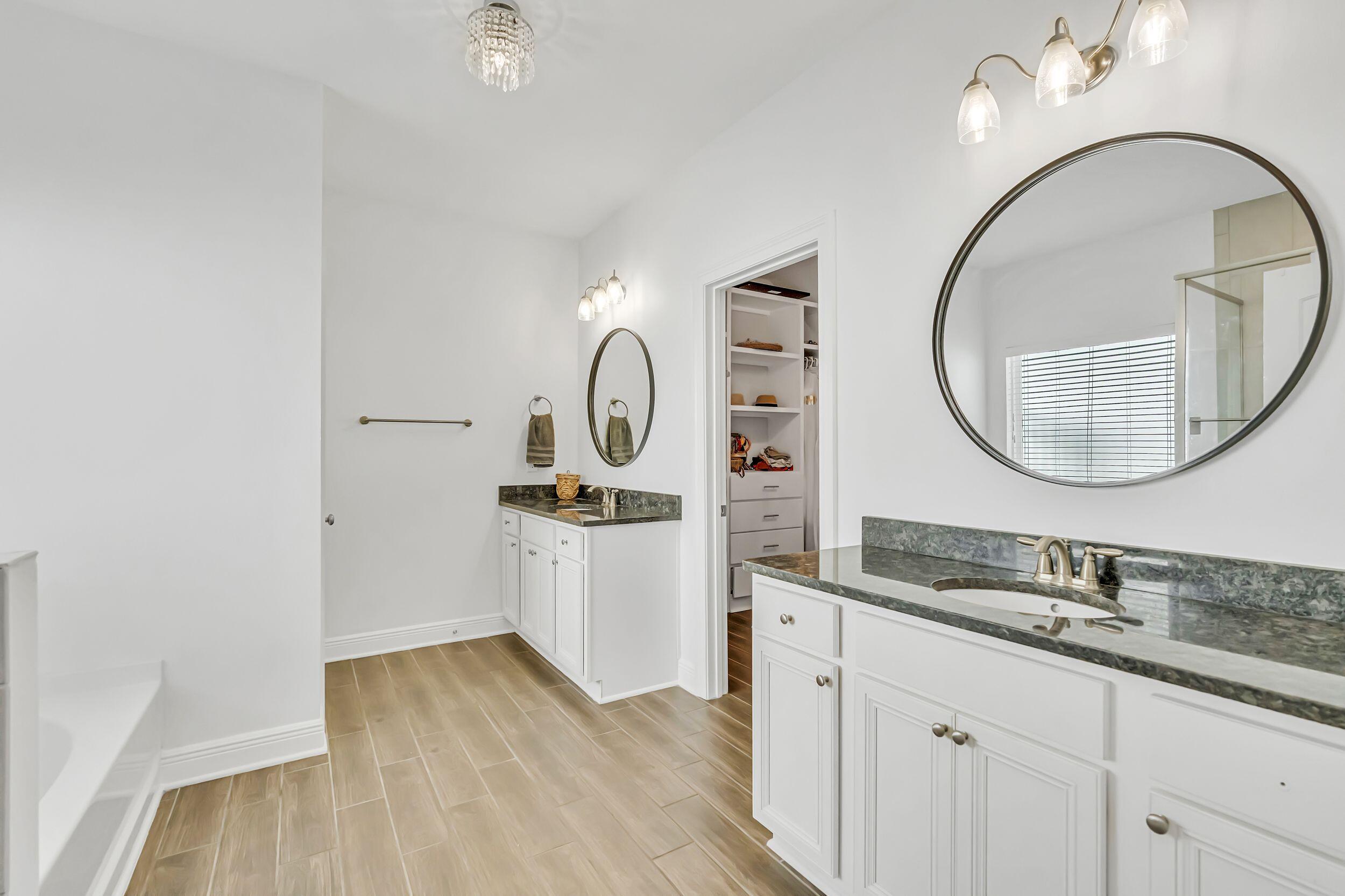 Mussett Bayou Manor - Residential