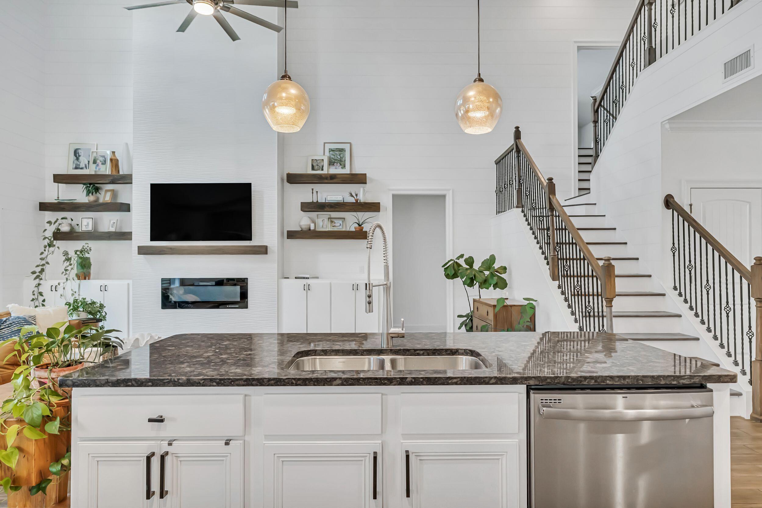 Mussett Bayou Manor - Residential