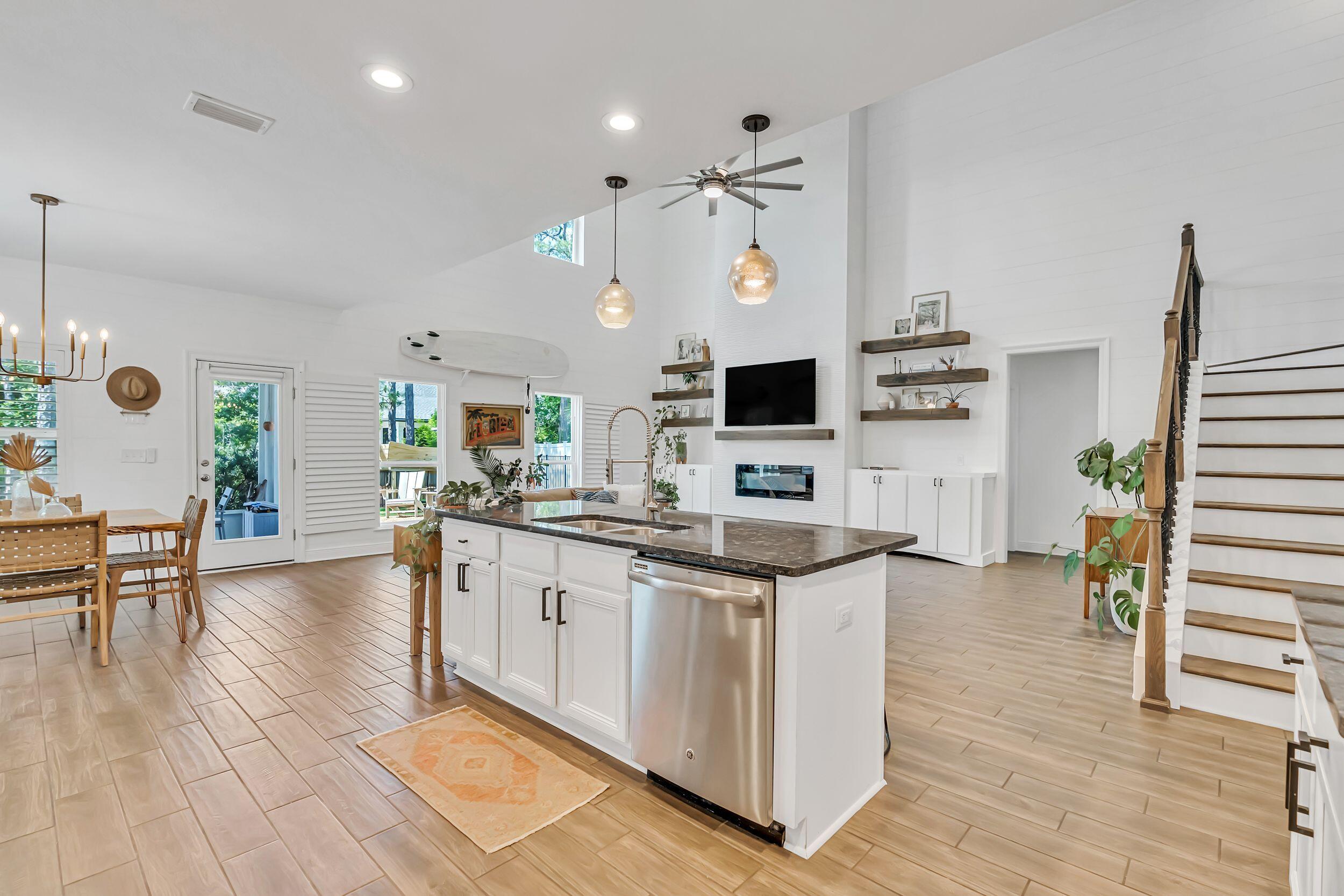 Mussett Bayou Manor - Residential