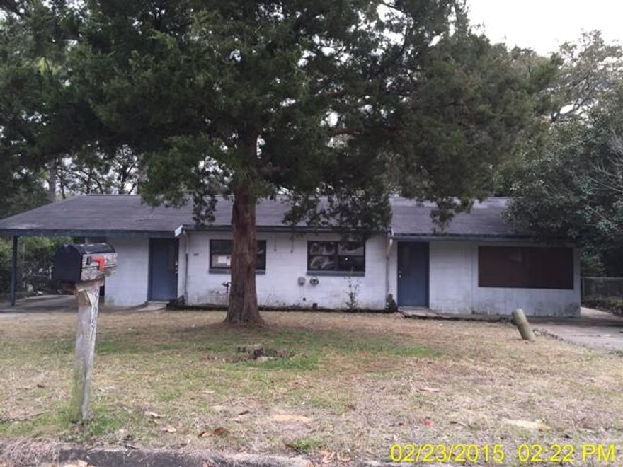 Older Home w/ Lots of Potential... Centrally located in Valparaiso offering an easy commute to Eglin AFB. Large fenced yard. All block home. Don't miss out on this great opportunity! The buyer is responsible for a $75 doc fee due at closing. All contracts / offers are subject to OneWest Senior Management approval & any offers or counter offers by OneWest are not binding unless the entire agreement is ratified by all parties.