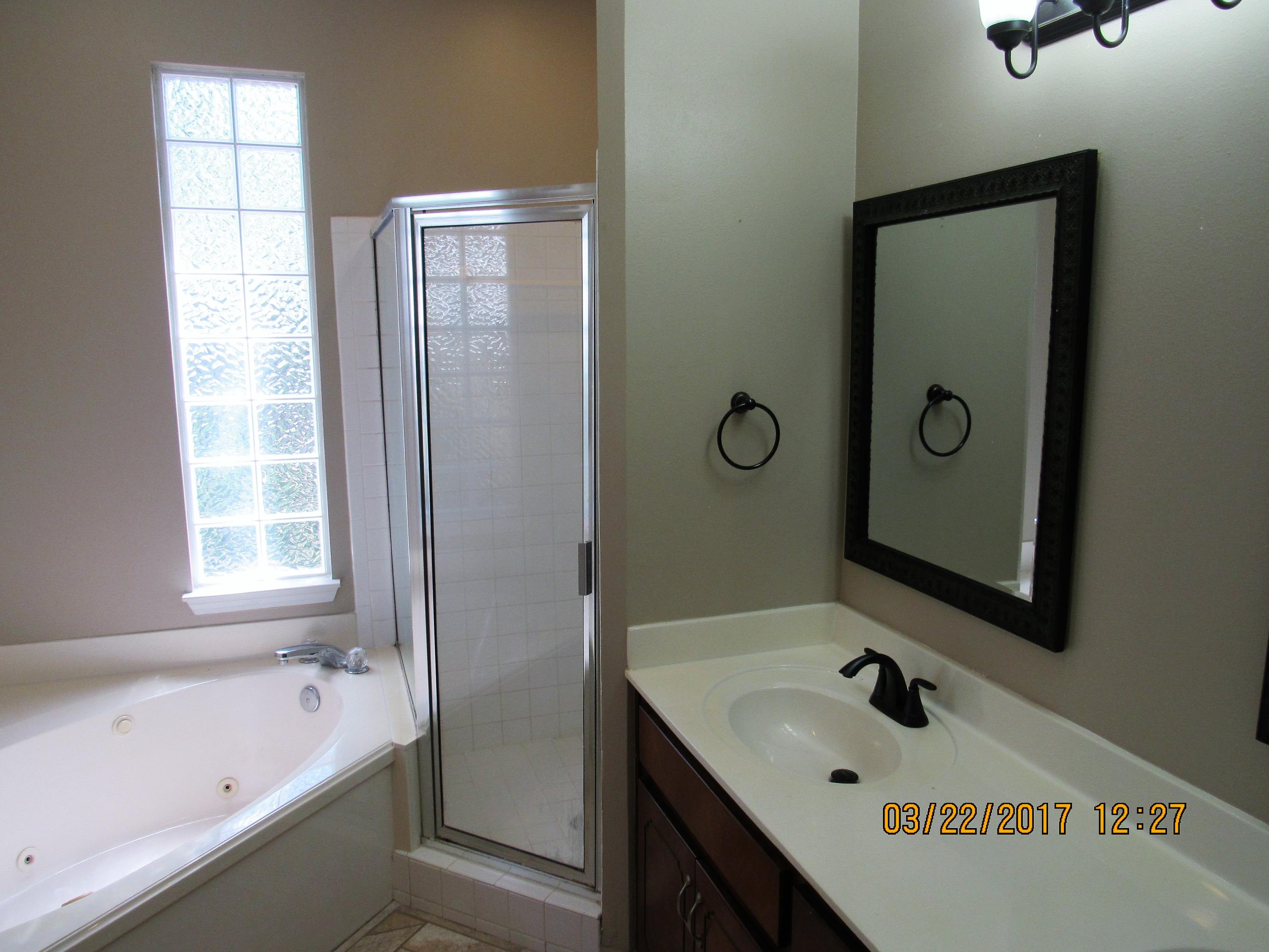 PARKWOOD SQUARE PH 1 - Residential Lease