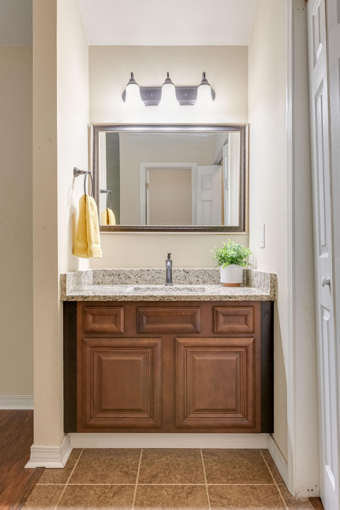 HOLLEY BY THE SEA - Residential