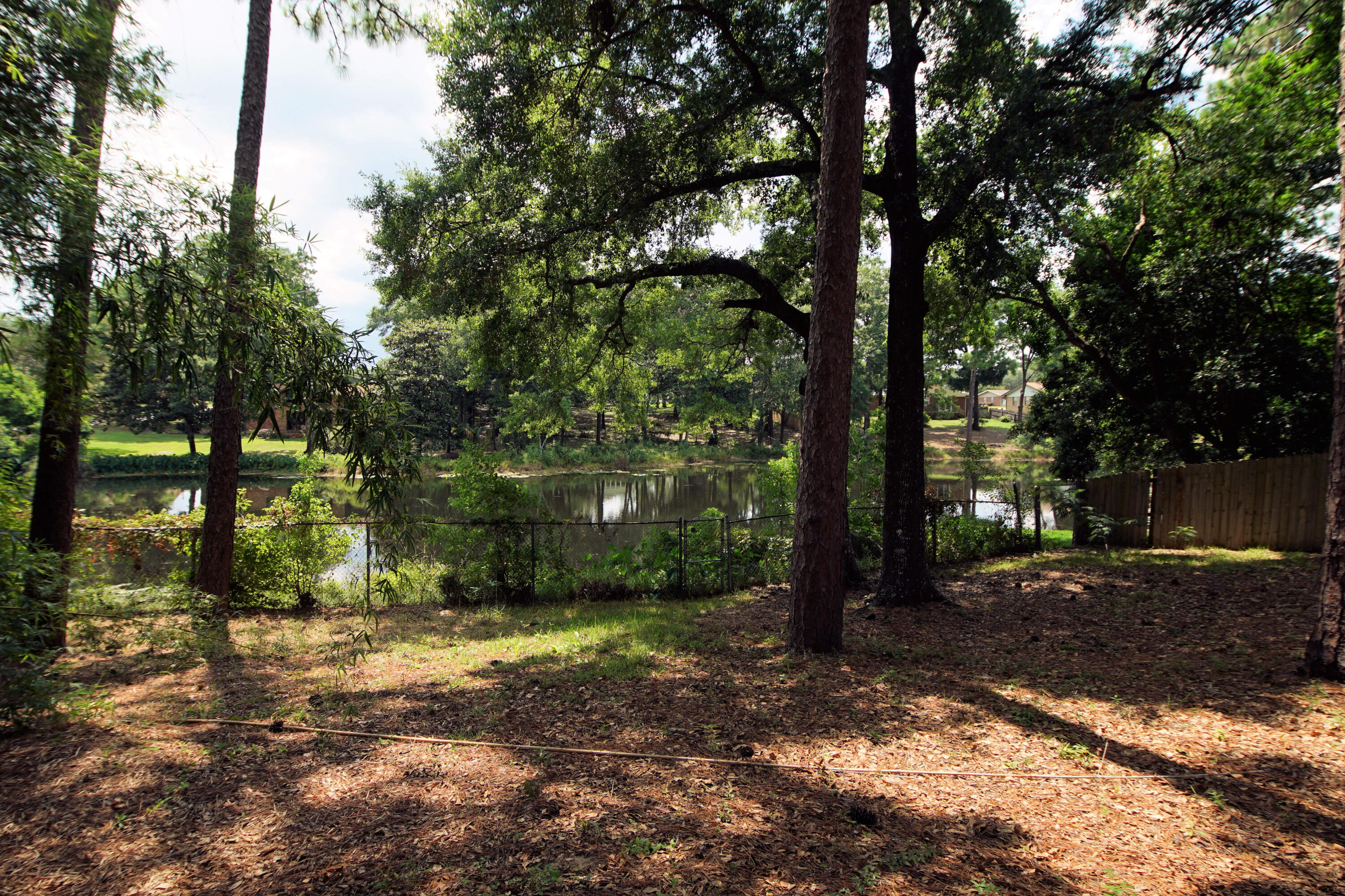 PINE LAKE S/D LOT 33 BLK B - Residential Lease