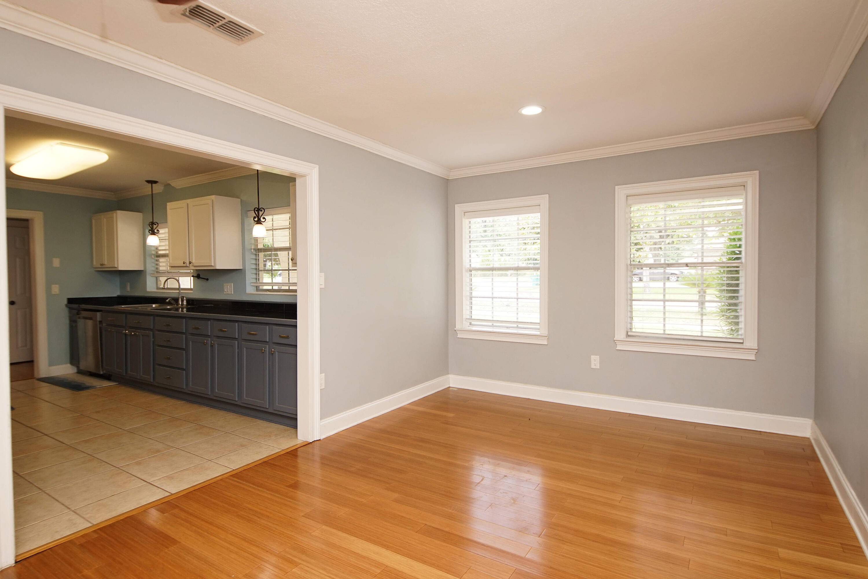 PINE LAKE S/D LOT 33 BLK B - Residential Lease