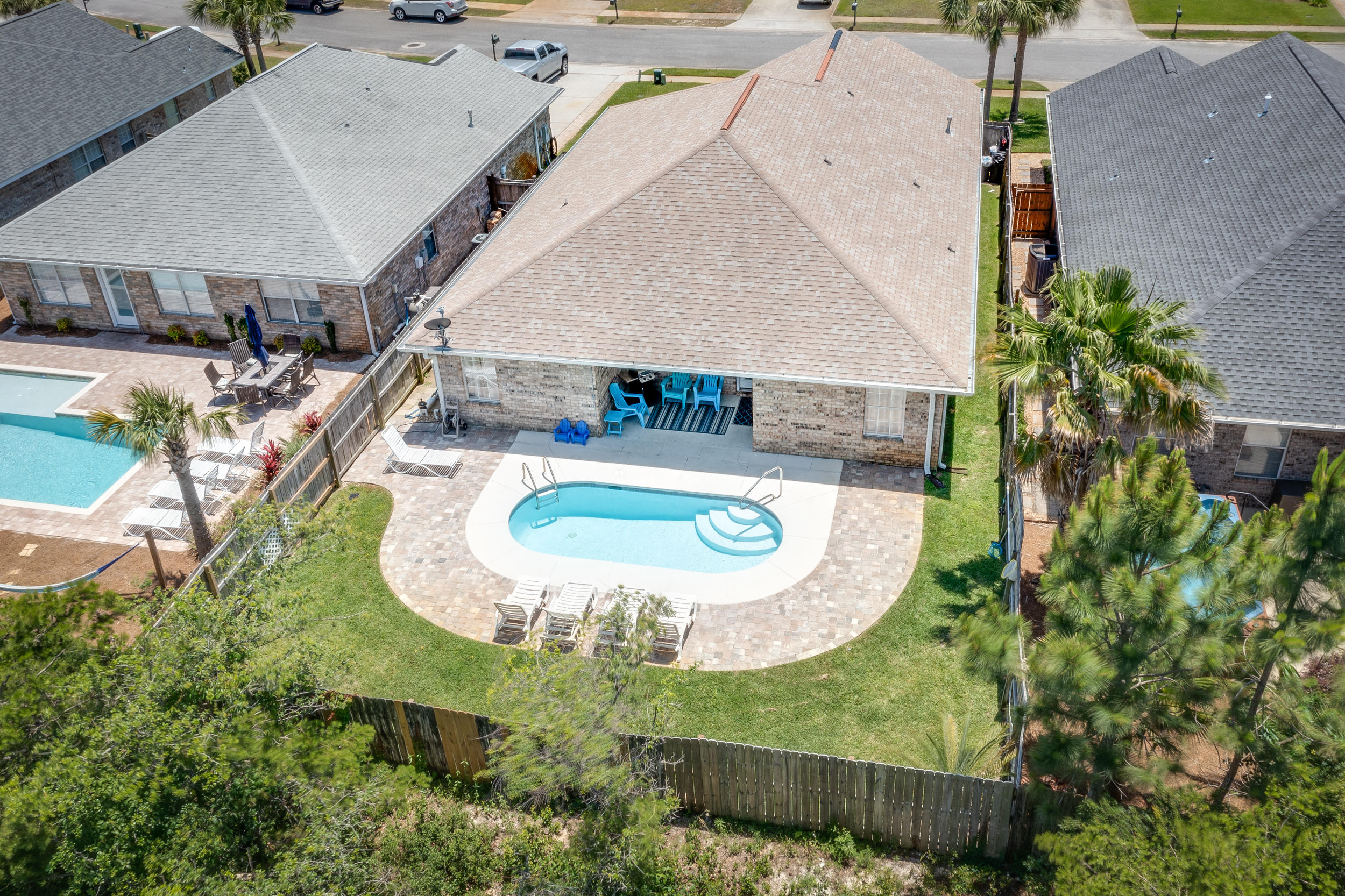 PARADISE RETREAT - Residential