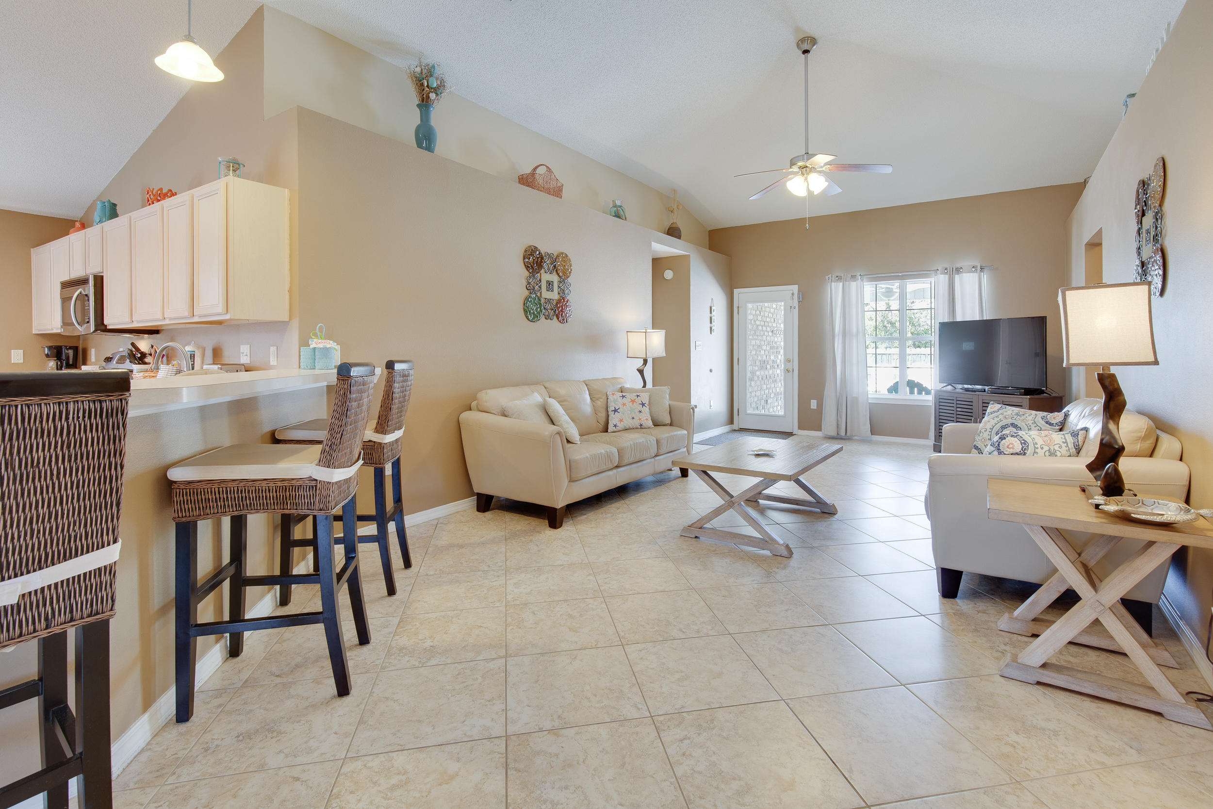 PARADISE RETREAT - Residential
