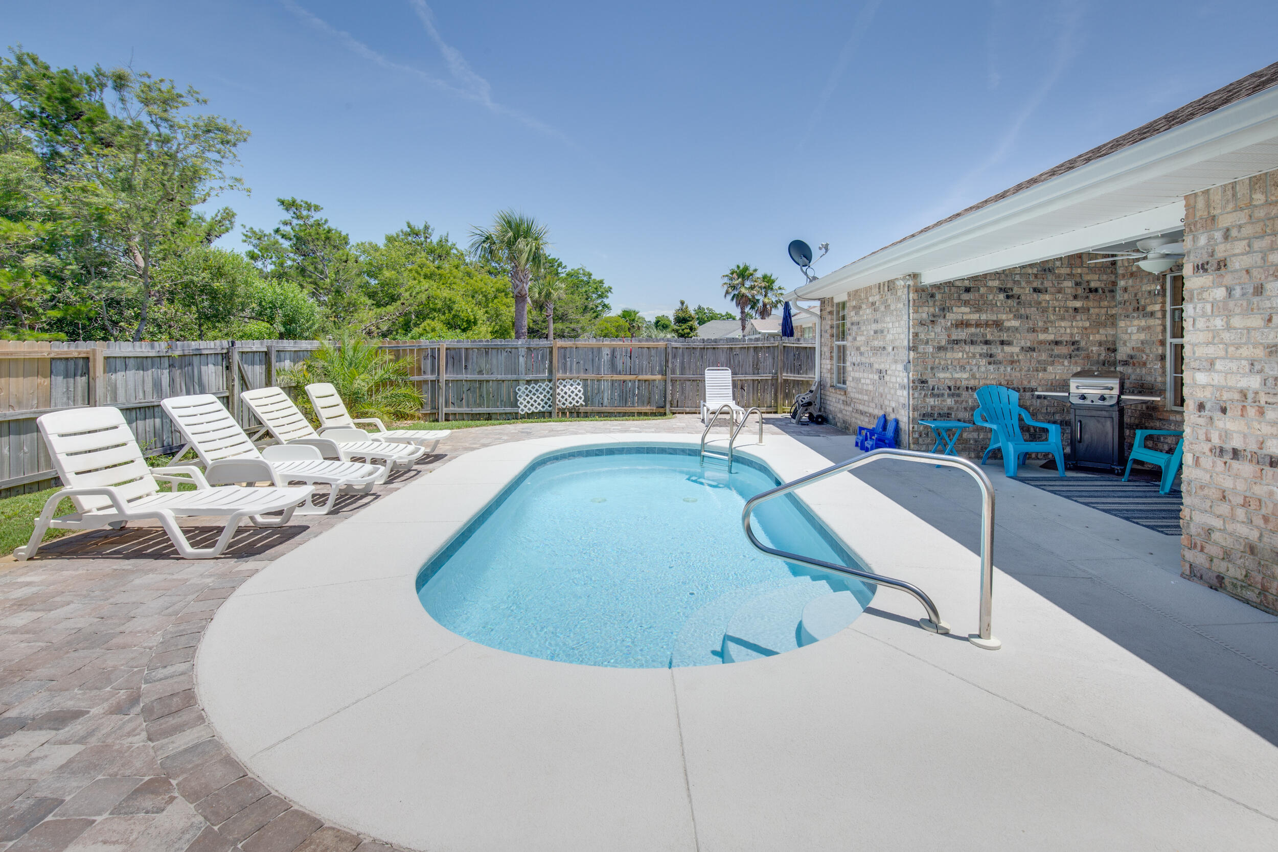 PARADISE RETREAT - Residential