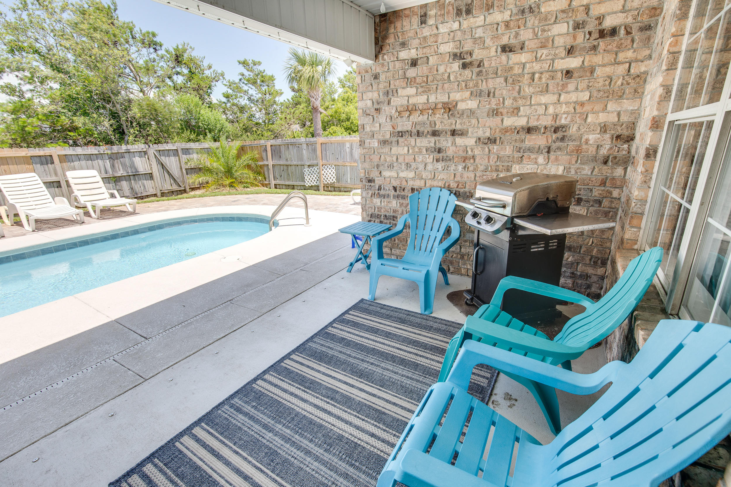 PARADISE RETREAT - Residential