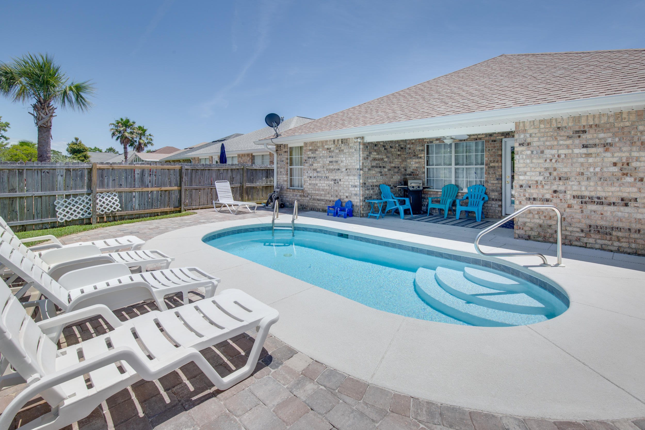 PARADISE RETREAT - Residential