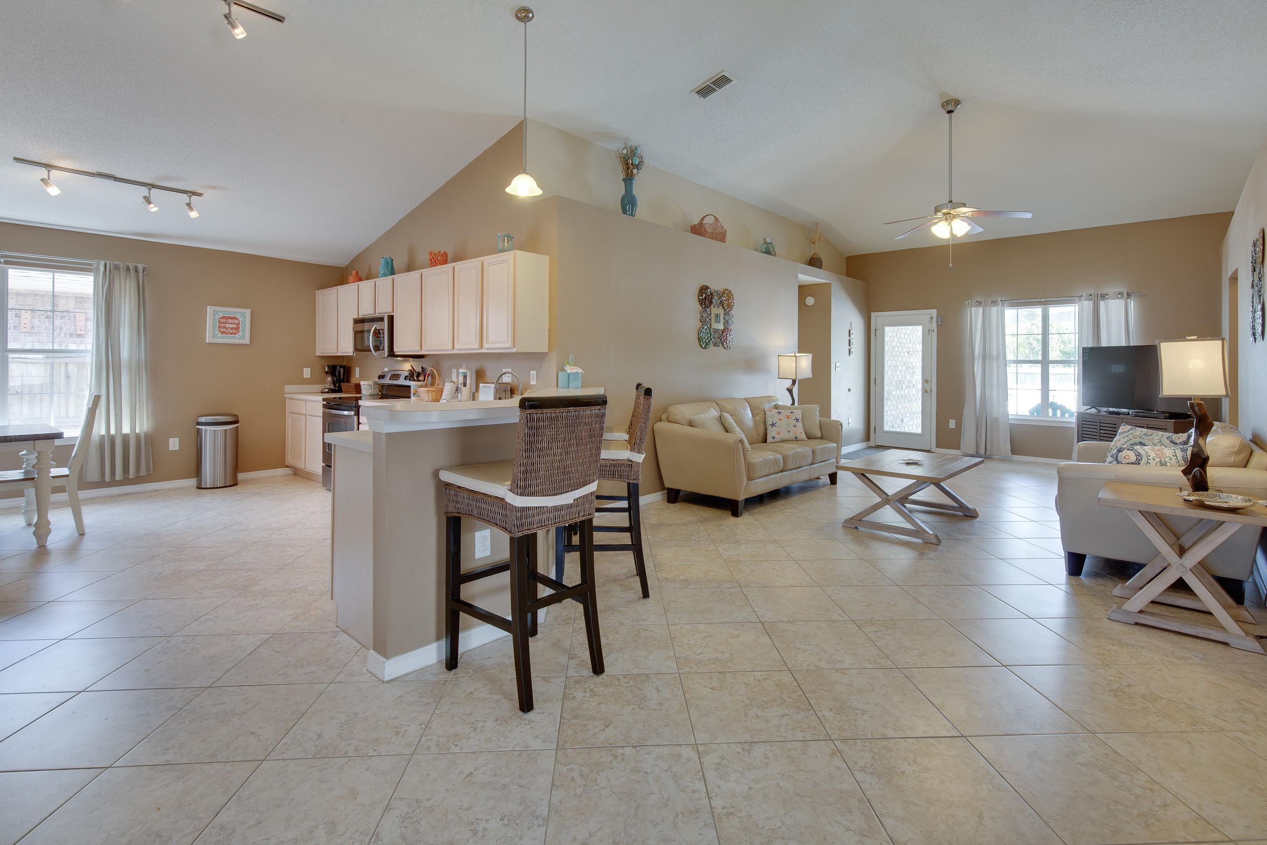 PARADISE RETREAT - Residential
