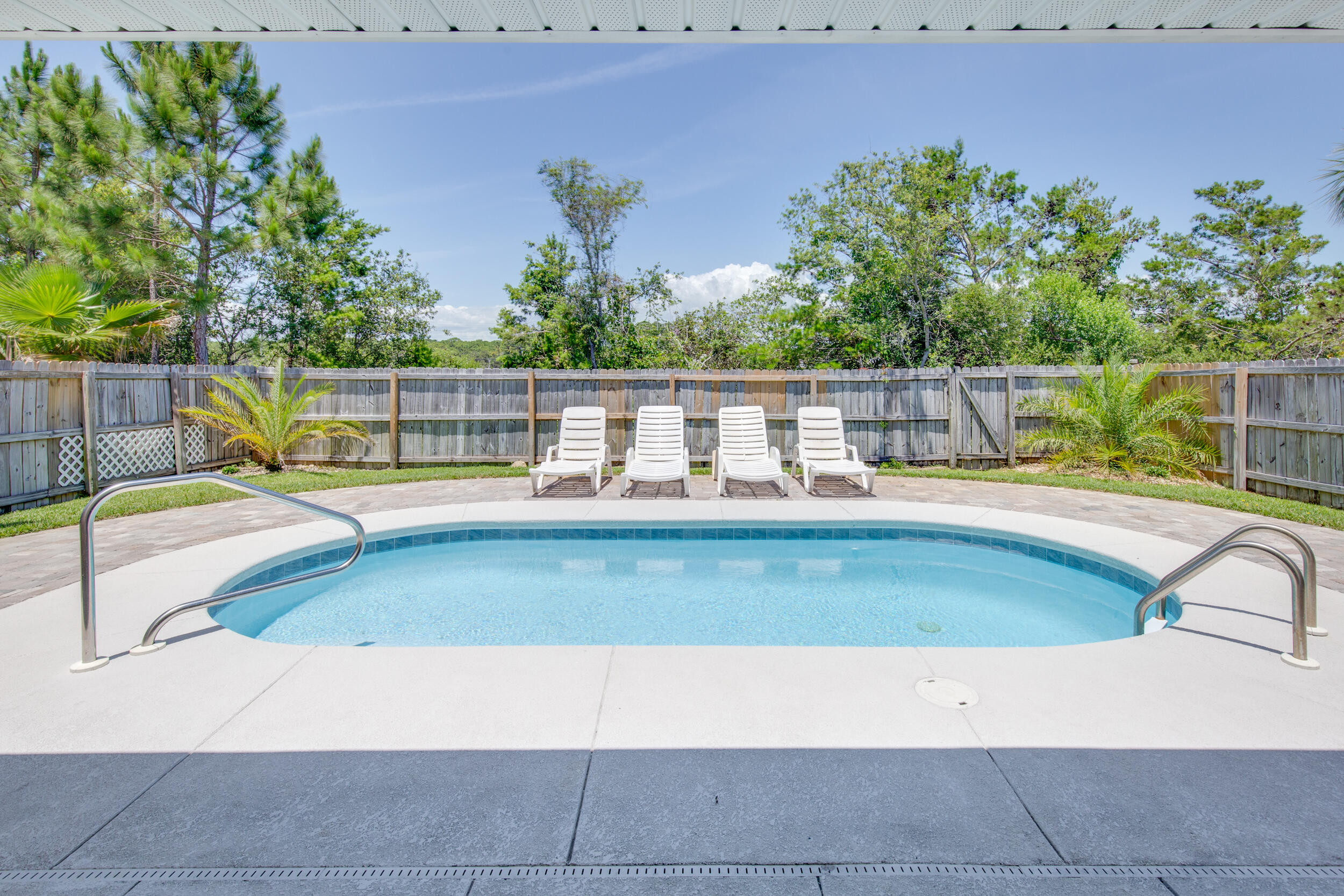 PARADISE RETREAT - Residential