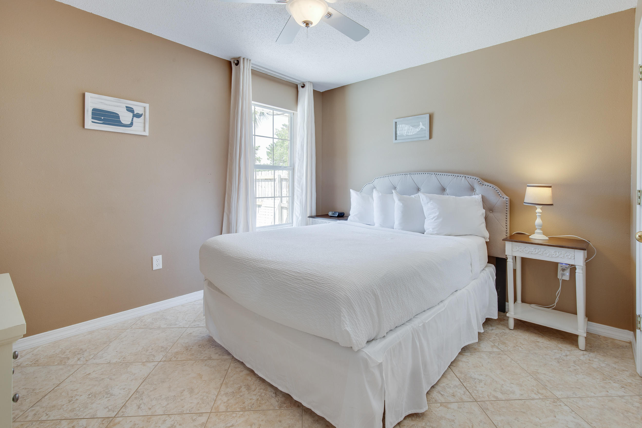 PARADISE RETREAT - Residential