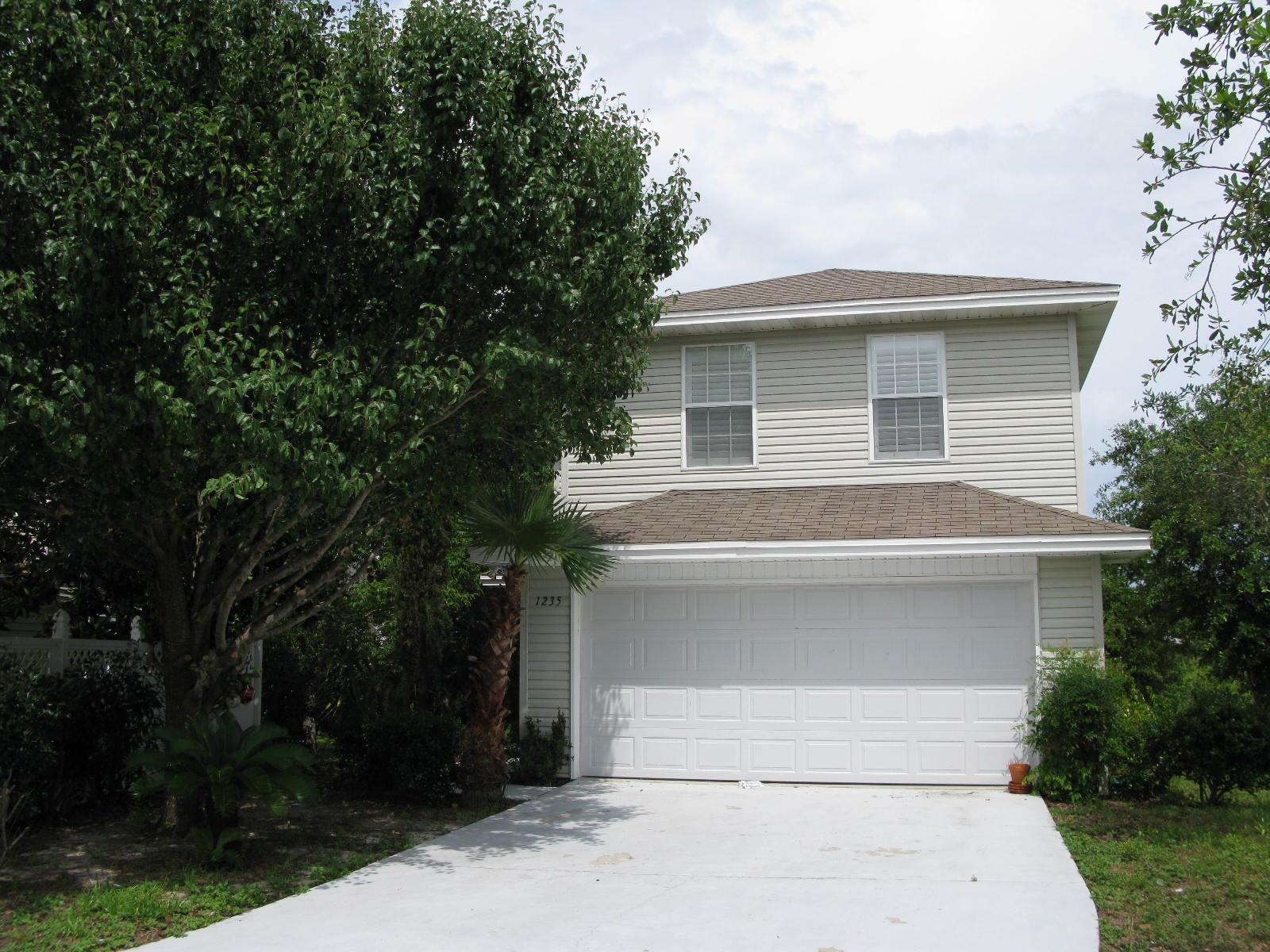 HUGE LOT HIGHLIGHTS THIS READY TO MOVE IN 4 BEDROOM 2 1/2 BATH HOME. CLOSE TO EVERYTHING INCLUDING A SHORT WALK TO THE BEACH. BRING ALL YOUR TOYS. HUGE LOT. PLENTY OF ROOM TO PARK YOUR BOAT & RV. ALL APPLIANCES STAY.