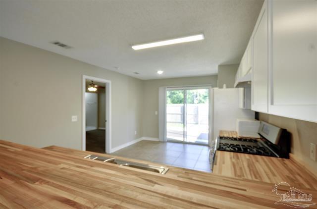 CORAL VILLAGE - Residential Lease