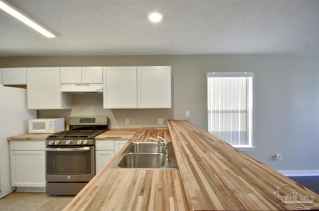 CORAL VILLAGE - Residential Lease