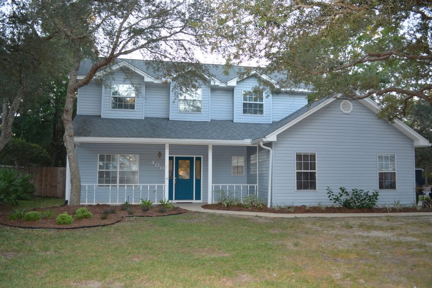 **Beautiful Home in the Lovely Golf Course Community of Bluewater Bay**Just over the bridge from Destin**Close to Eglin AFB & Duke Field**The Property is a Lovely Corner Lot w/ a Privacy Fenced Backyard**2 Car Garage**4 Bedrooms**3 Baths**Tray Ceilings in Master**Walk-in Closets**Central Location with walking trails, Community Pools, Tennis Courts & Golf Cart Trails**Come See Today!