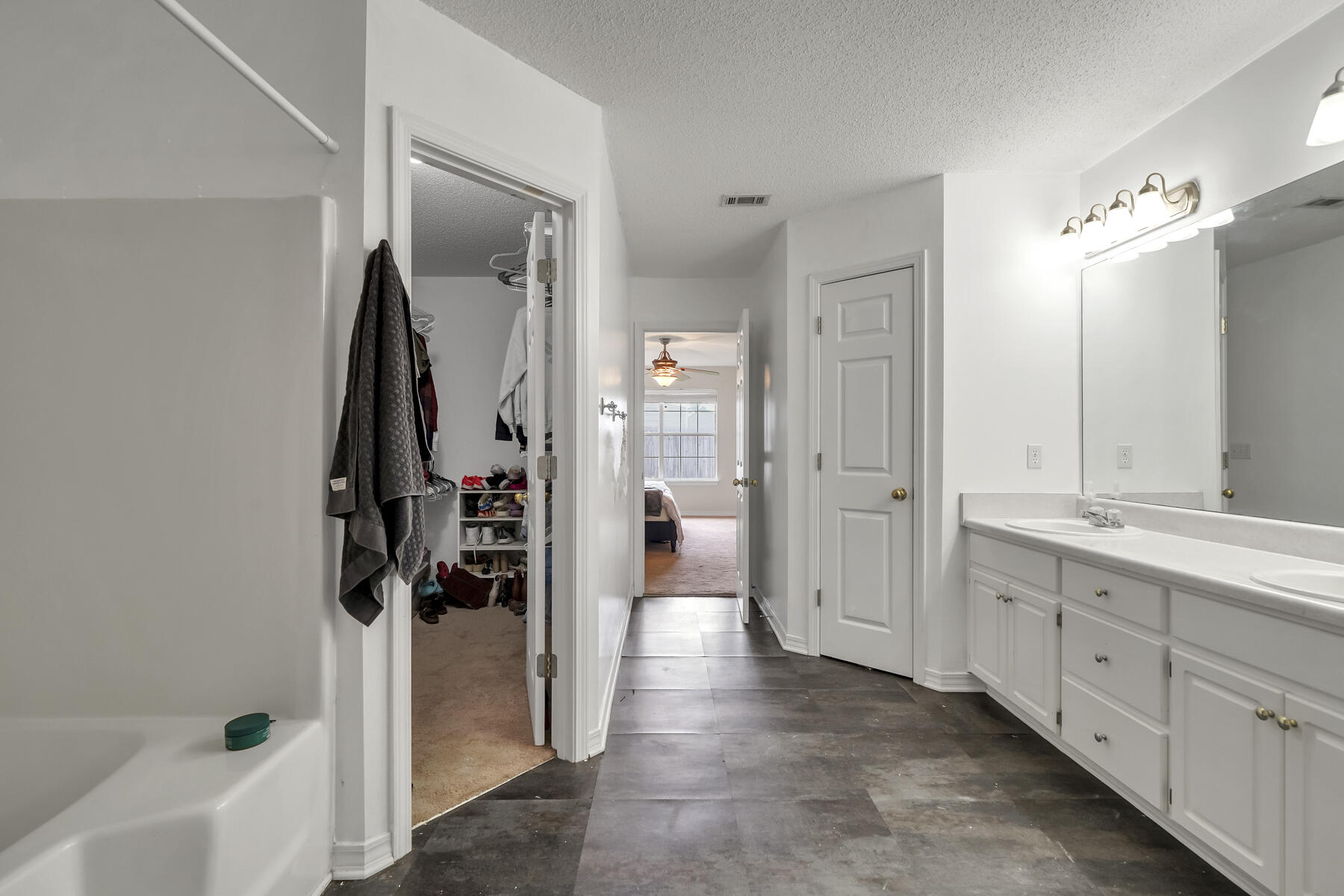 CHEROKEE BEND S/D PH II - Residential
