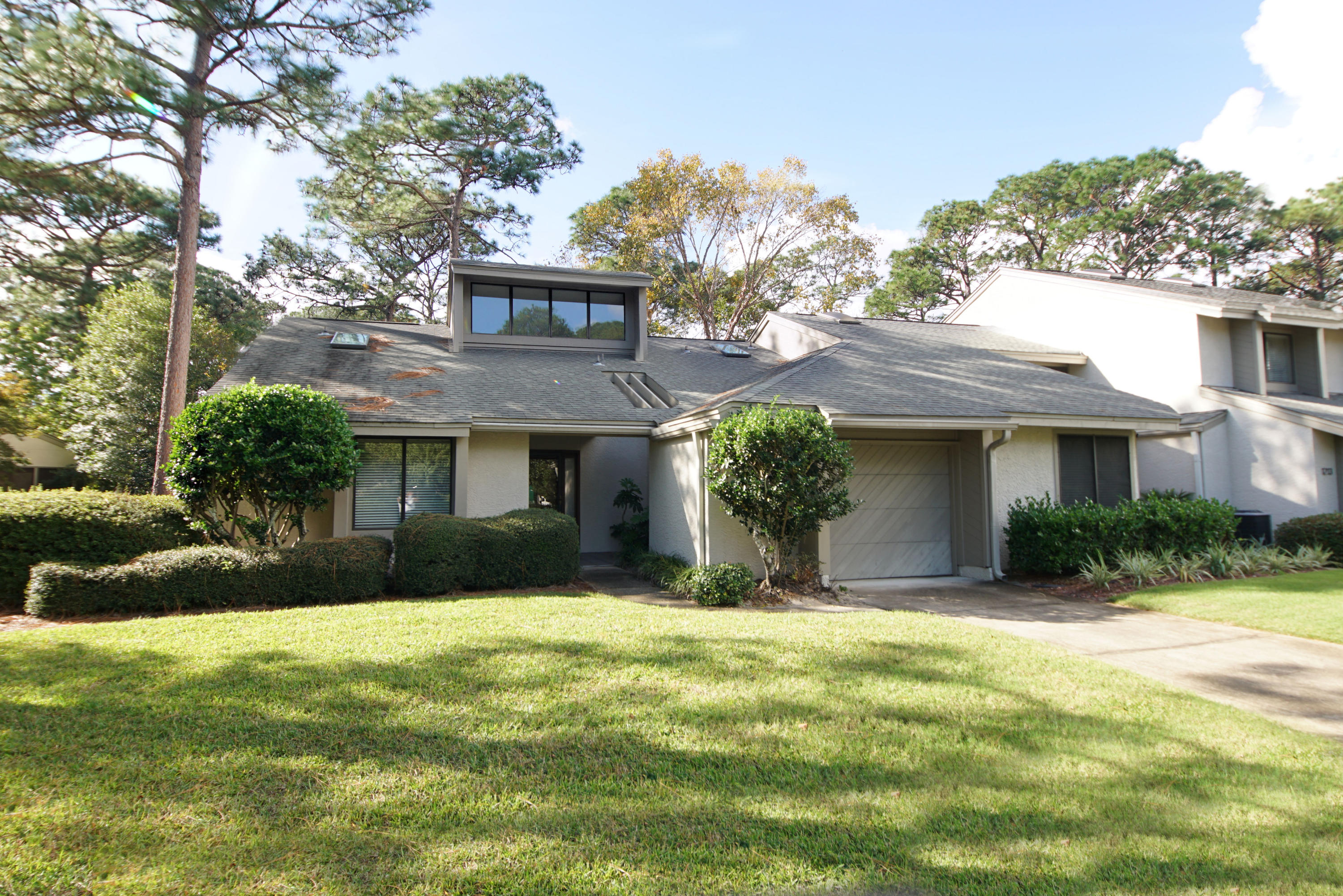 Great opportunity to own this exceptionally well maintained end unit at Glen Eagles in The Bluewater Bay subdivision. Light and bright two bedroom two bath split floor plan. Soaring vaulted ceiling with clerestory windows in the great room let light stream into brighten every room. Florida room can be accessed from three different rooms in the home.Kitchen complete remodel (2013)including 42'' custom cabinets, granite counters, appliances.Home is directly across the street from the tennis courts and one of 3 community swimming pools.Bluewater Bay has a lot to offer with Golf, tennis, full service marina,restaurants, walking trails and more. Close to the Bluewater Bay Elementary School. 15 minute drive to Eglin AFB.10 minute drive to Destin Beaches.