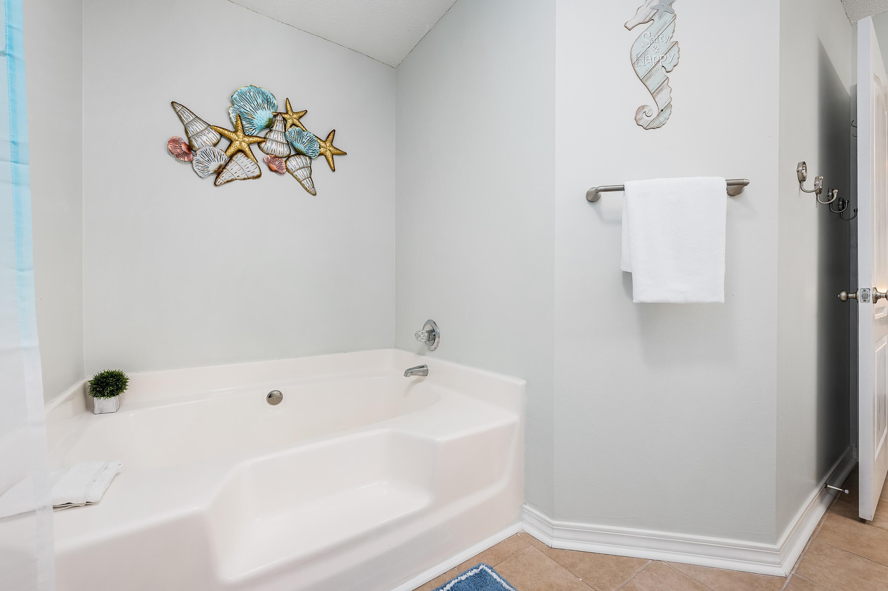 PARADISE RETREAT - Residential