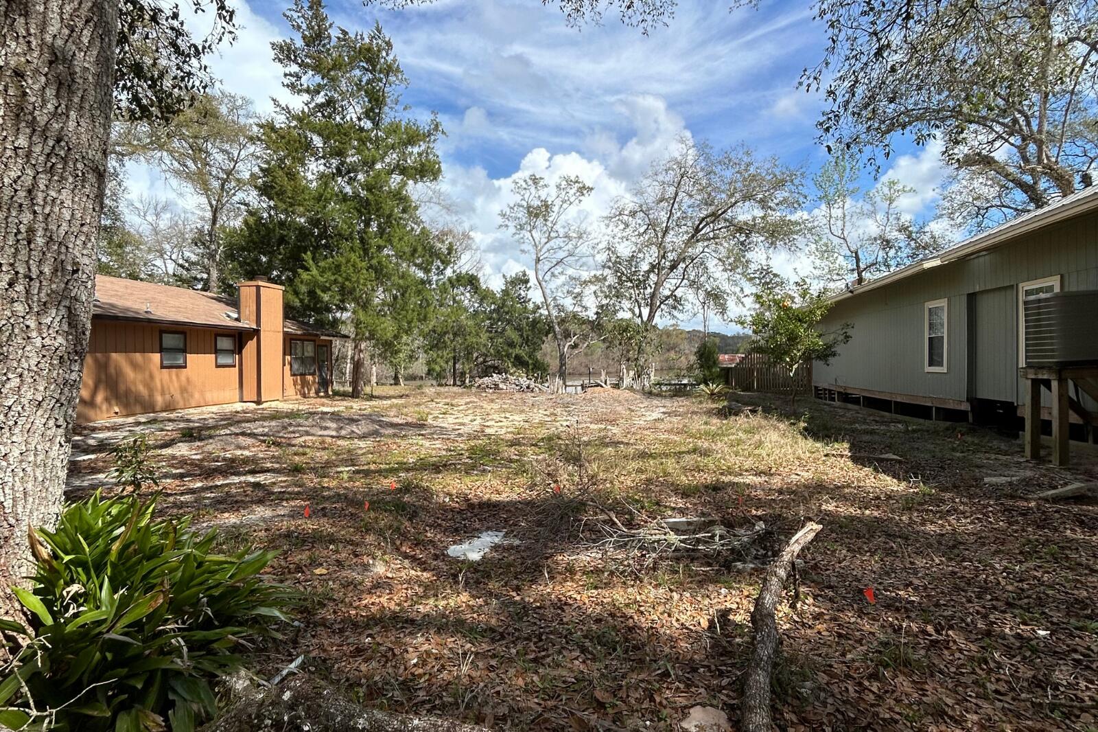 NO RECORDED SUBDIVISION - Land