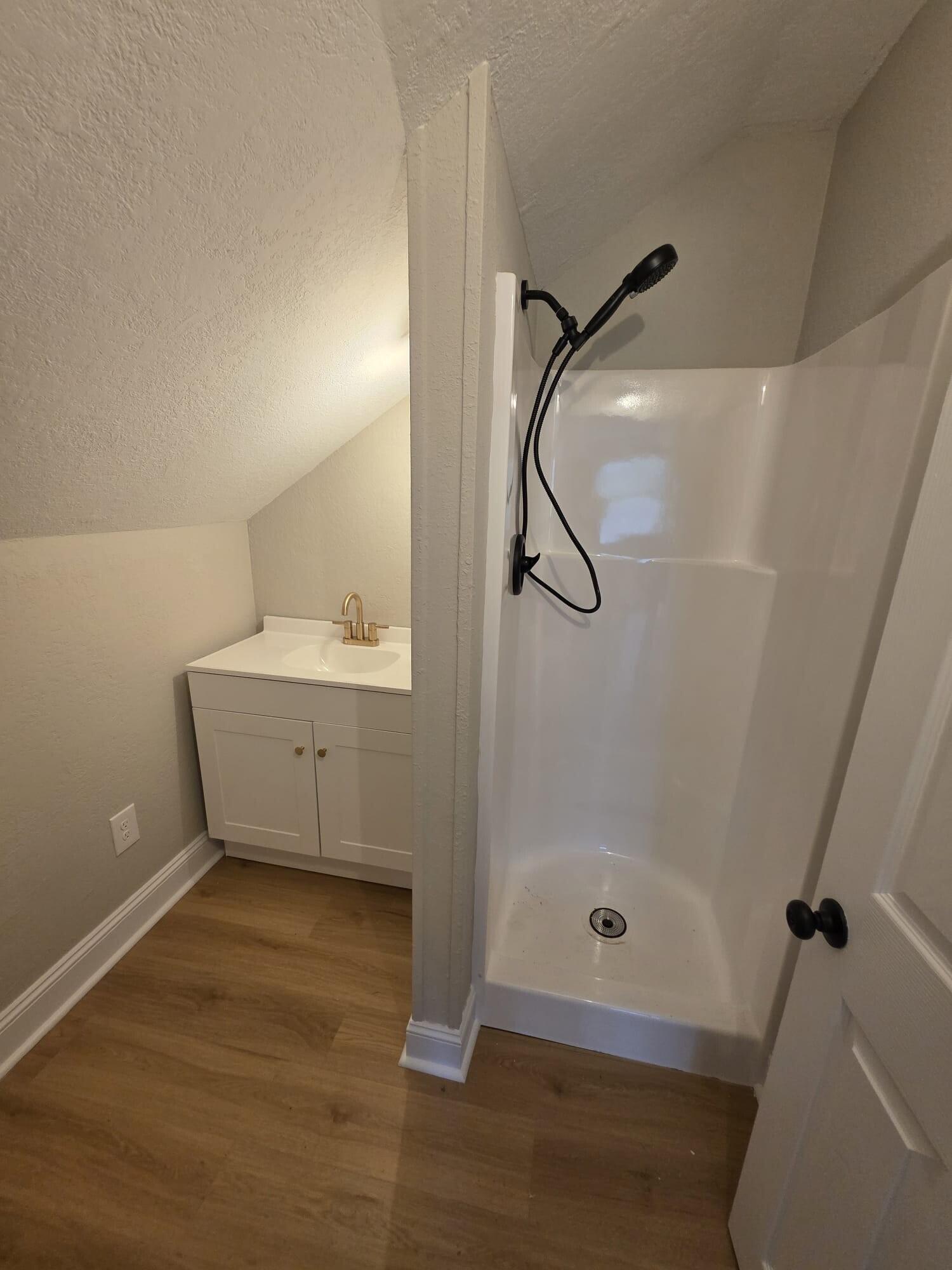 CREEKSIDE ESTATES - Residential