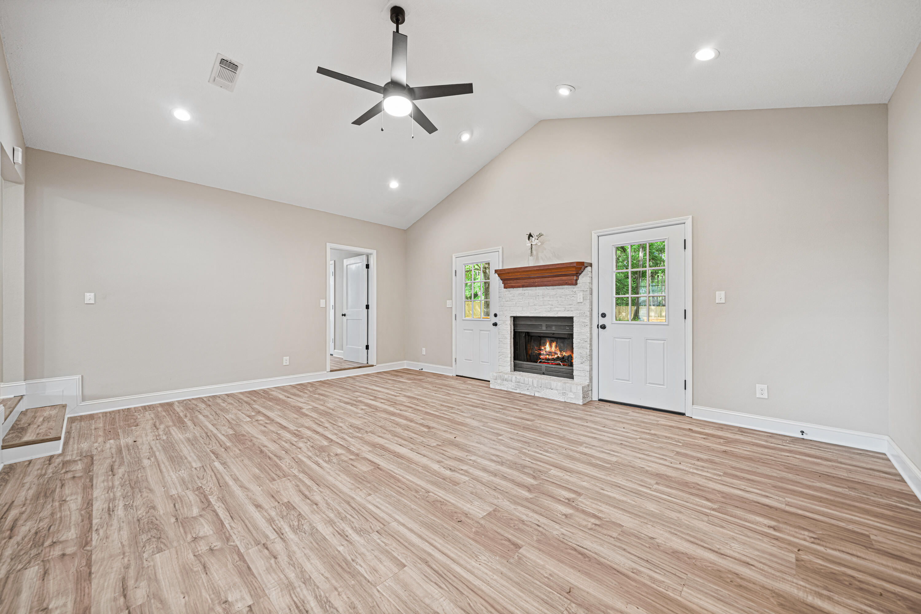 CREEKSIDE ESTATES - Residential