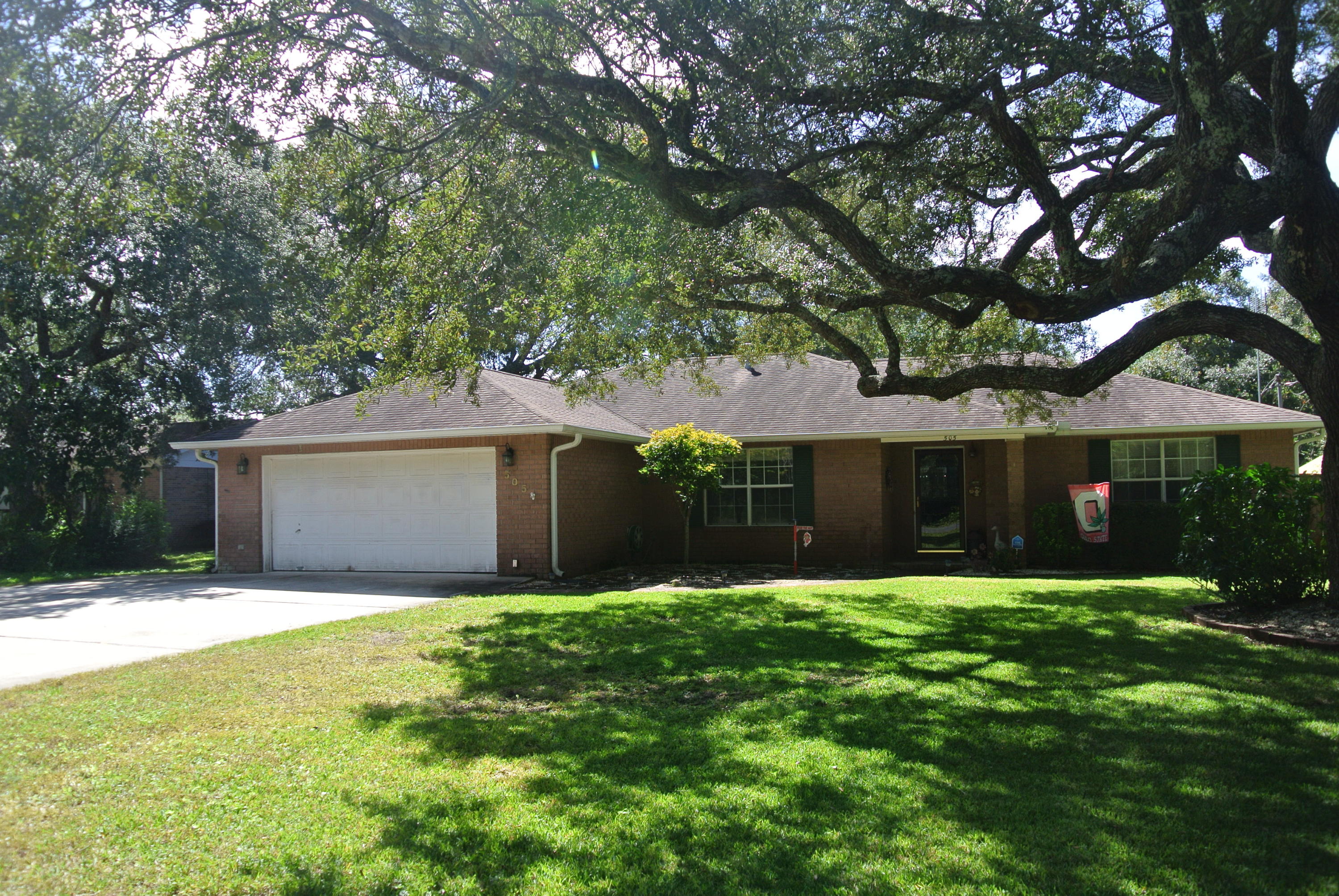 Welcome Home! Pride of ownership shows in this well kept home. Through the years, the owners have constantly made improvements and have every receipt to show their attention to detail. This lovely home features a split floor plan graced with an oversized family room, nice sized guest bedrooms, and a wonderful master retreat complete with tile floors, a large walk-in-closet, double vanities, and a whirlpool tub. Your kitchen offers new stainless steel appliances, granite counters, wood cabinets, and a breakfast nook overlooking the back yard. The back yard is a true oasis, offering a sparkling blue pool with slate stone finish kool deck surround, a commercial style play house, large patio, and lush landscaping. Don't miss this gem of a home! Call for your showing today!