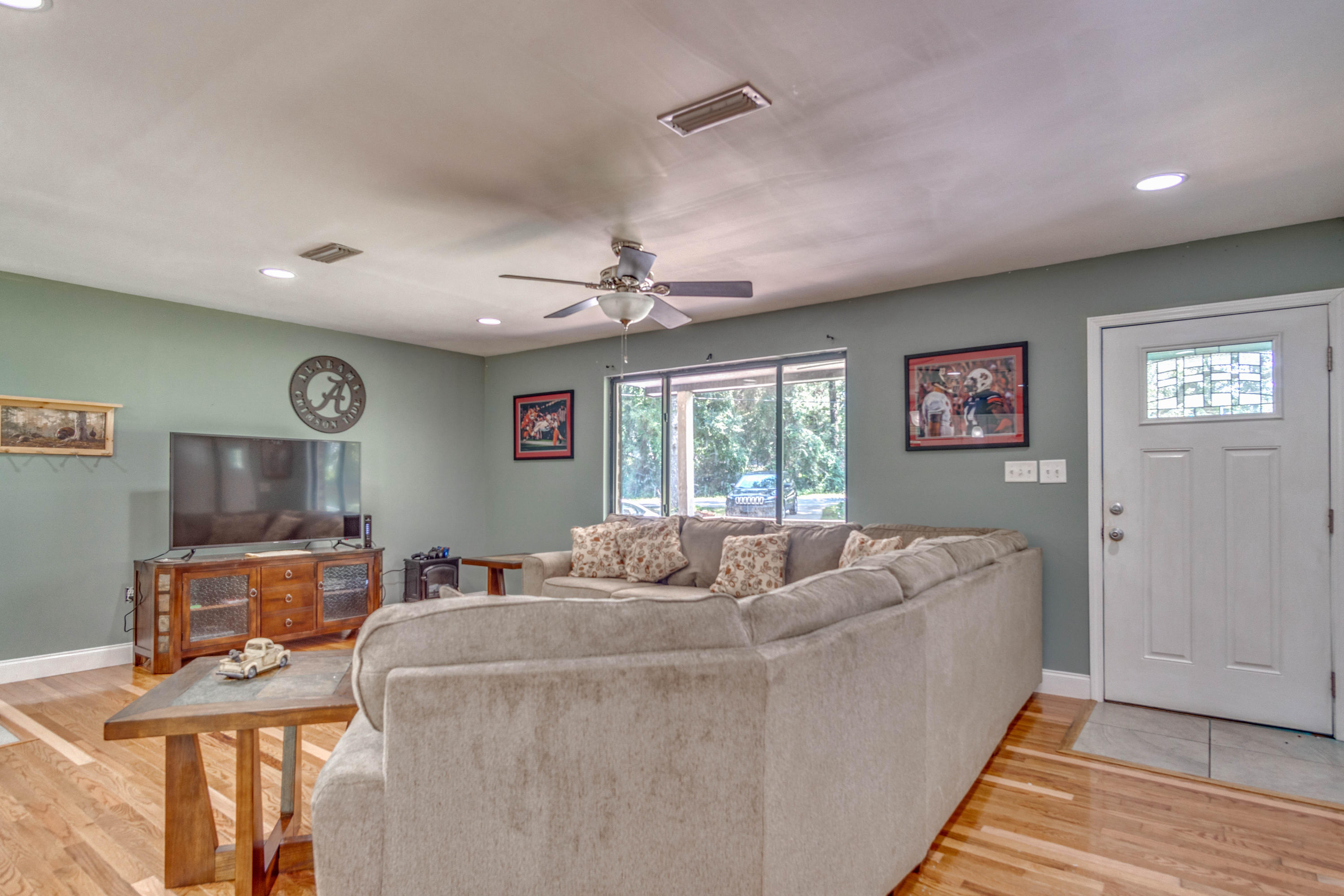 HOLLY HILLS - Residential